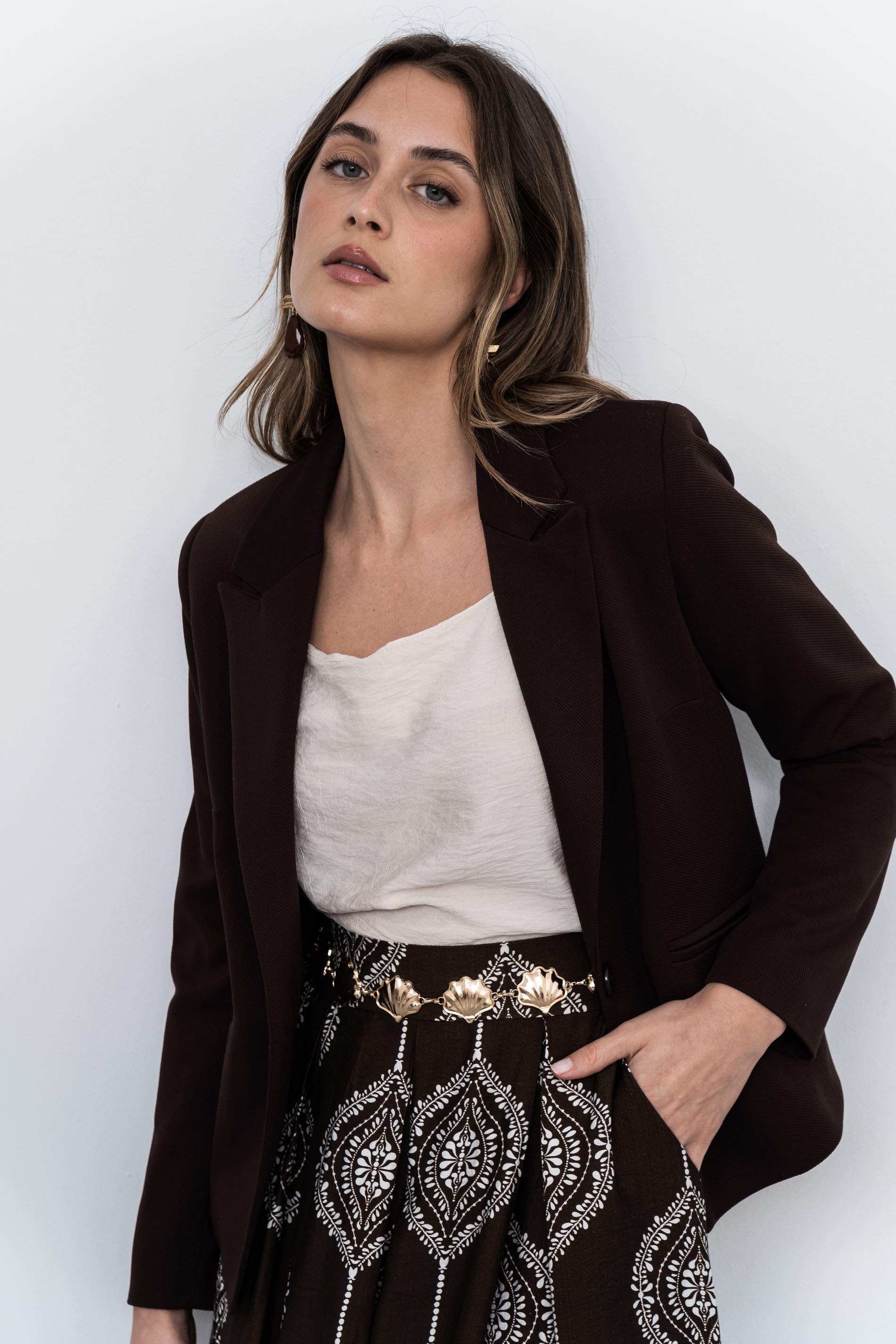 AMERICANA CORTA BOTÓN CHOCOLATE