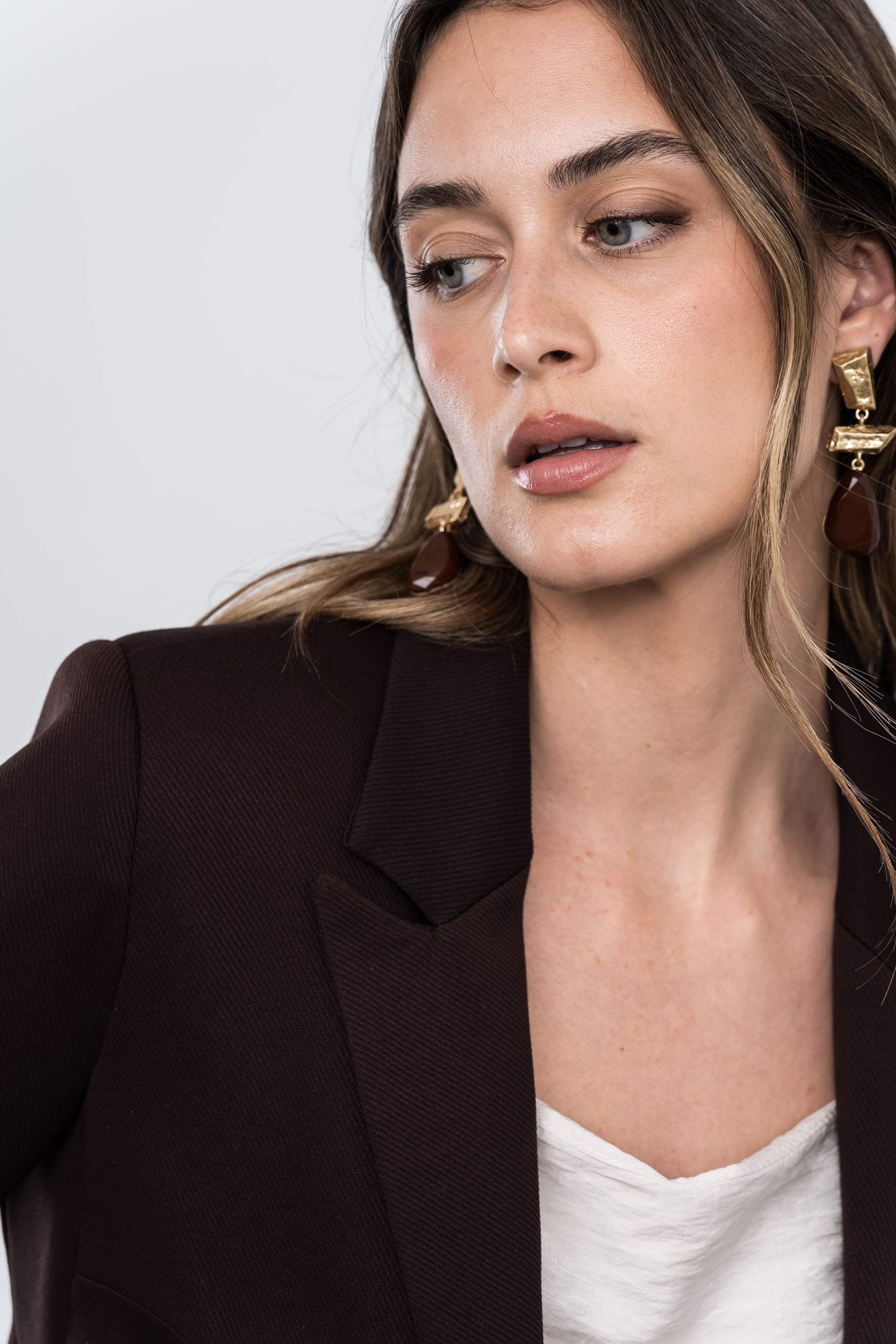 AMERICANA CORTA BOTÓN CHOCOLATE