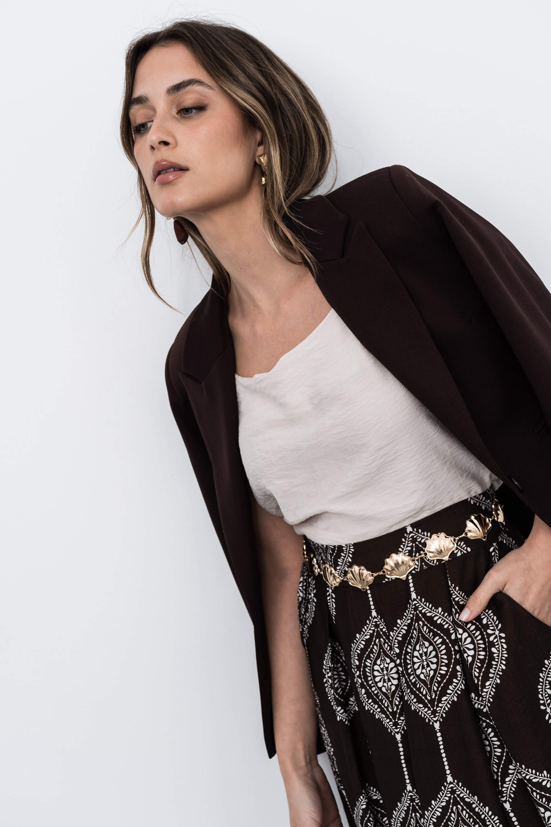 AMERICANA CORTA BOTÓN CHOCOLATE