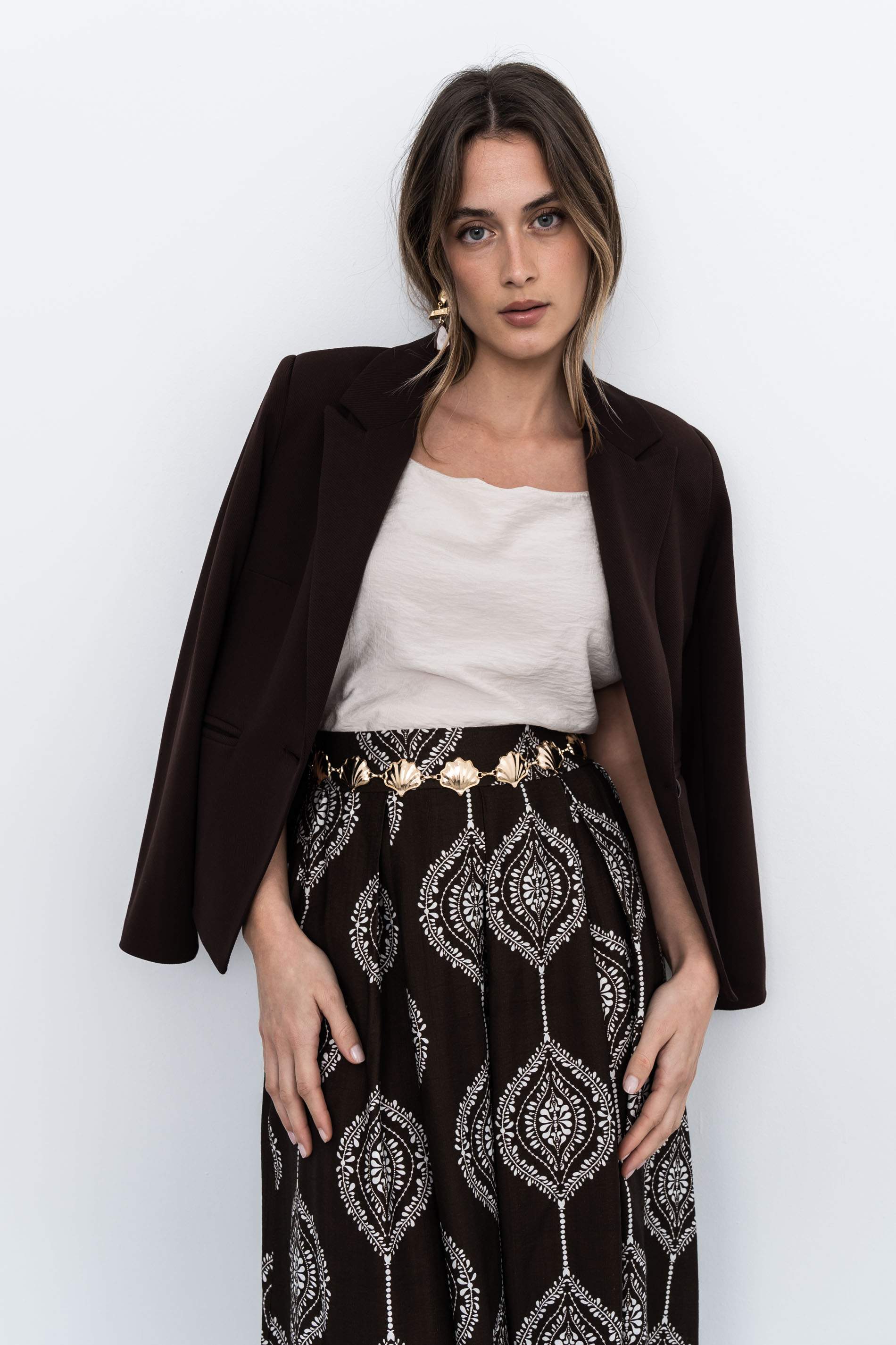 AMERICANA CORTA BOTÓN CHOCOLATE