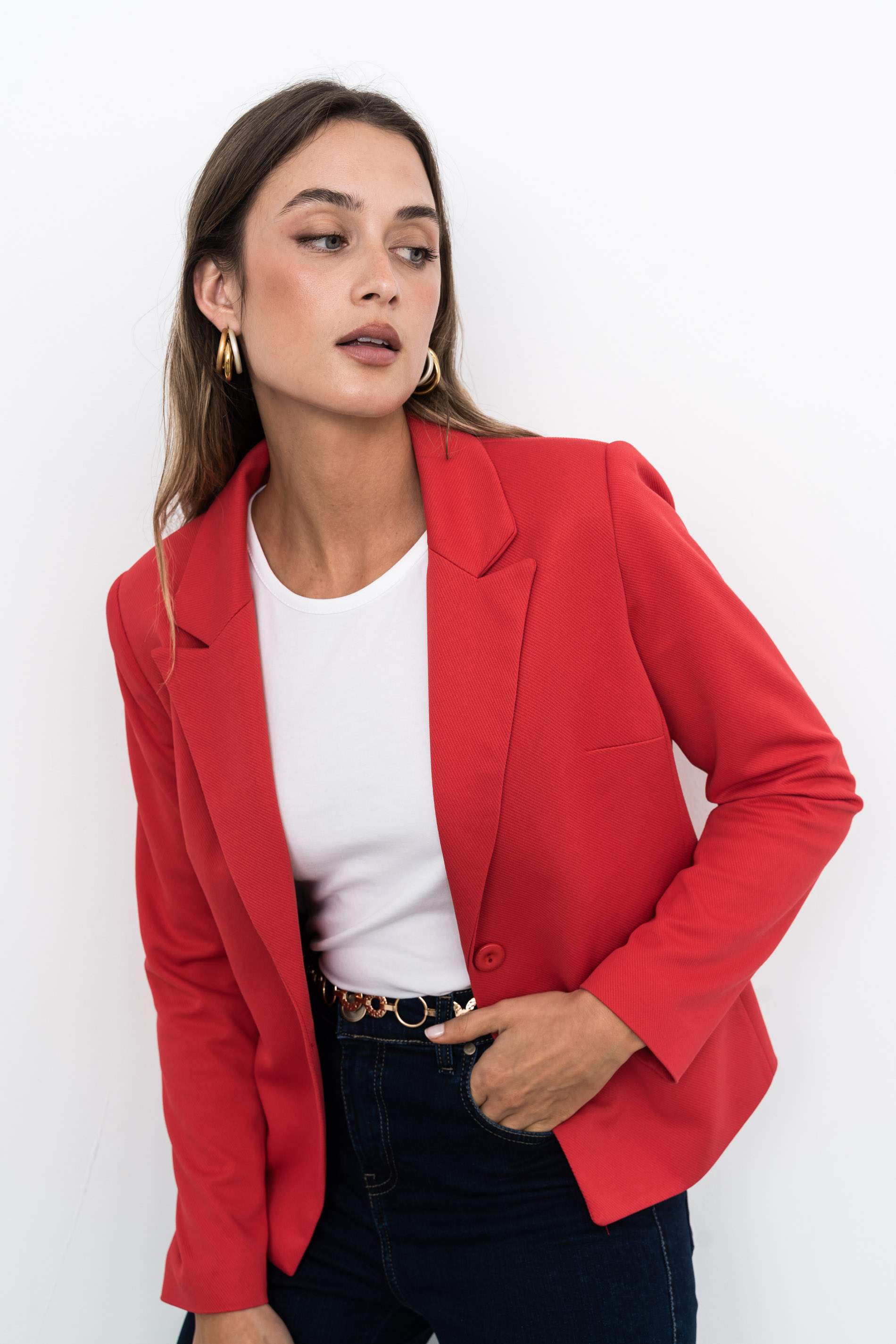 AMERICANA BOTÓN CORTA ROJO