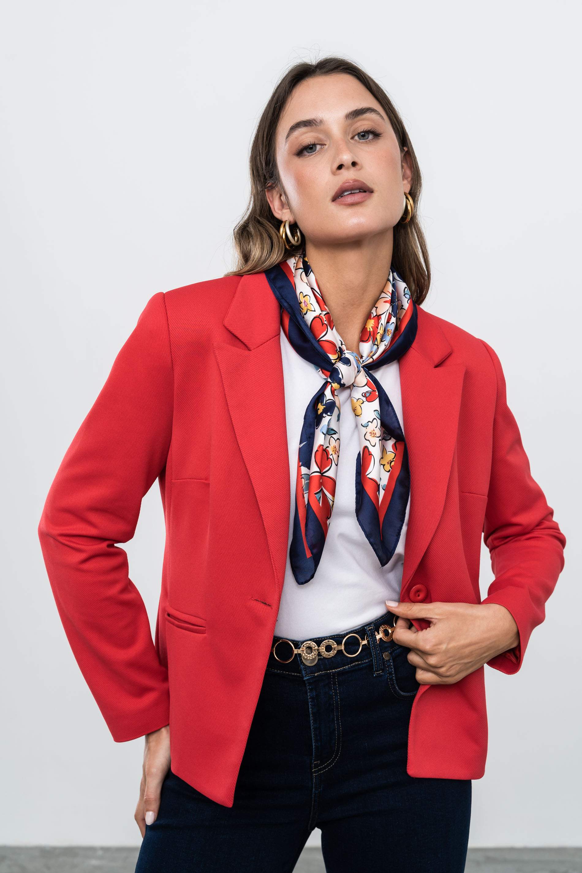 AMERICANA BOTÓN CORTA ROJO