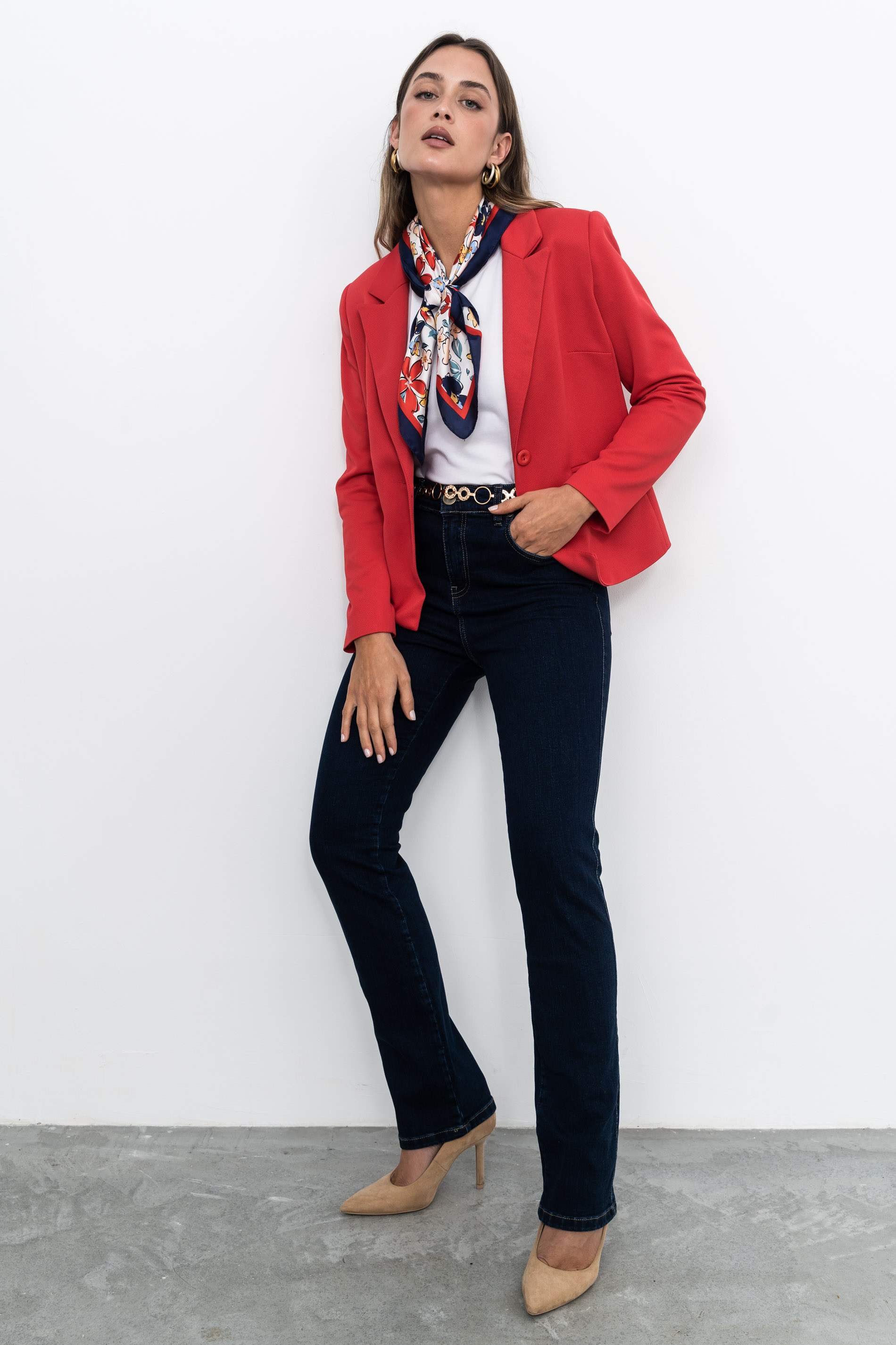 AMERICANA BOTÓN CORTA ROJO