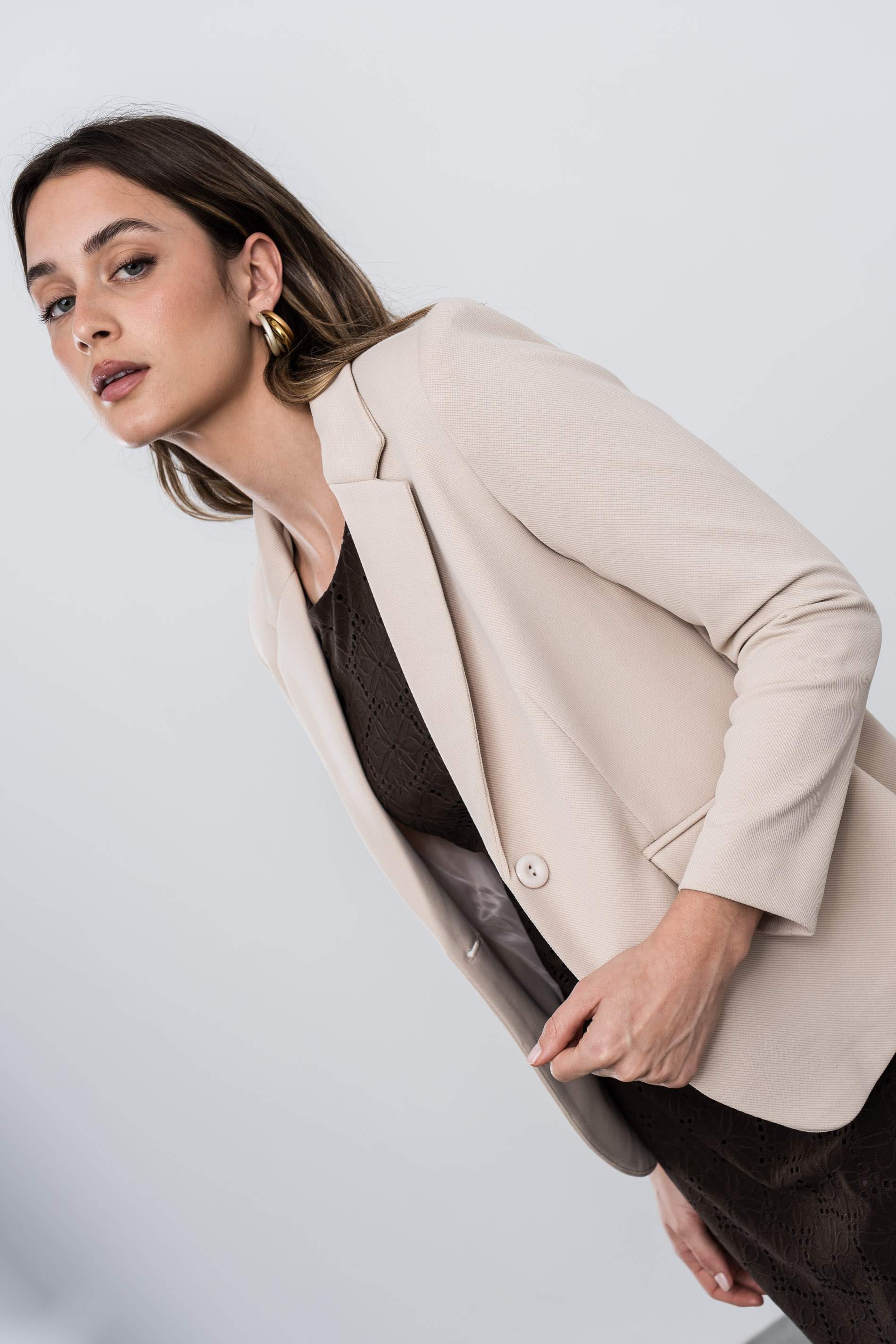 AMERICANA DOBLE BOTÓN BEIGE