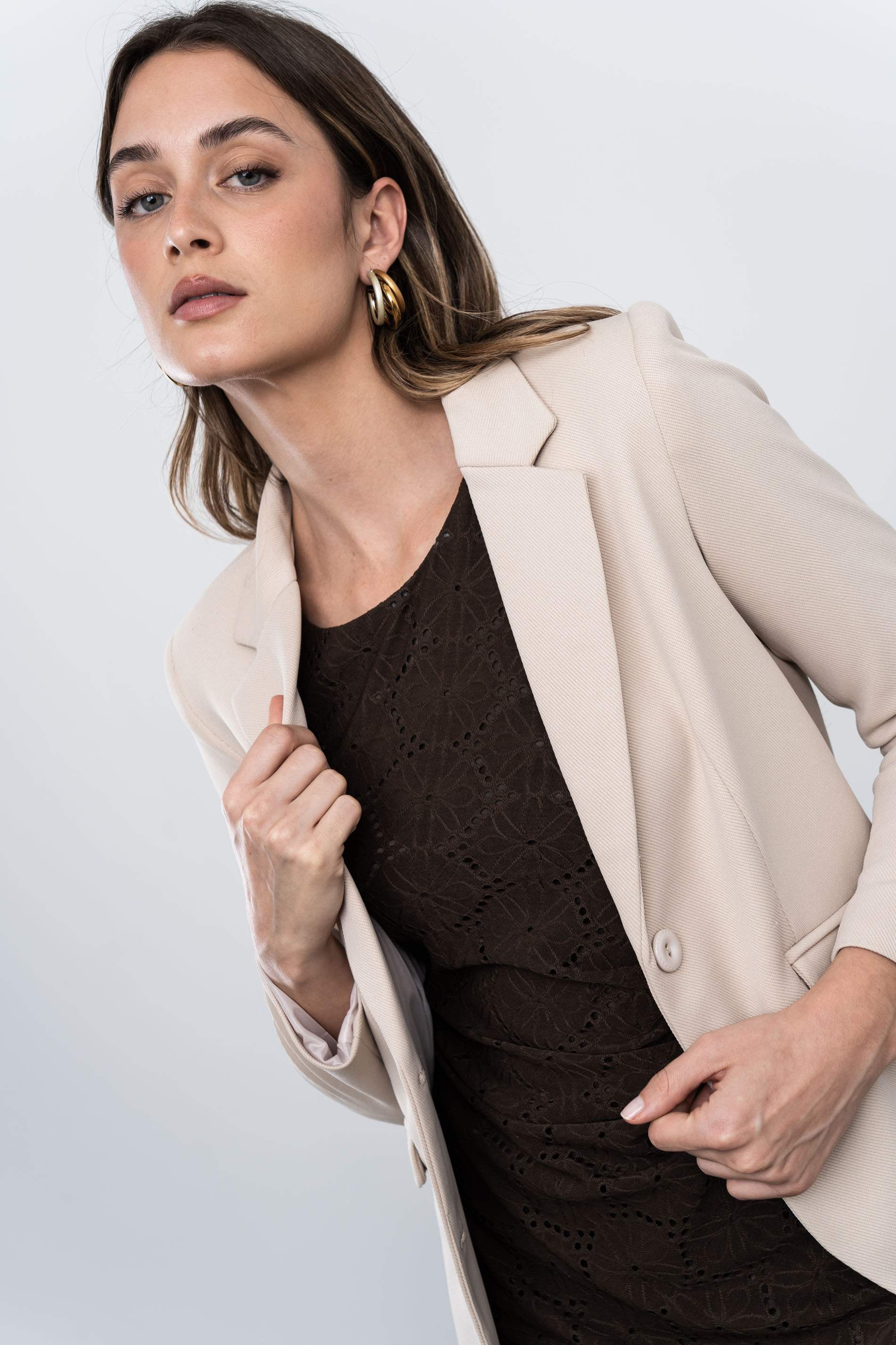 AMERICANA DOBLE BOTÓN BEIGE