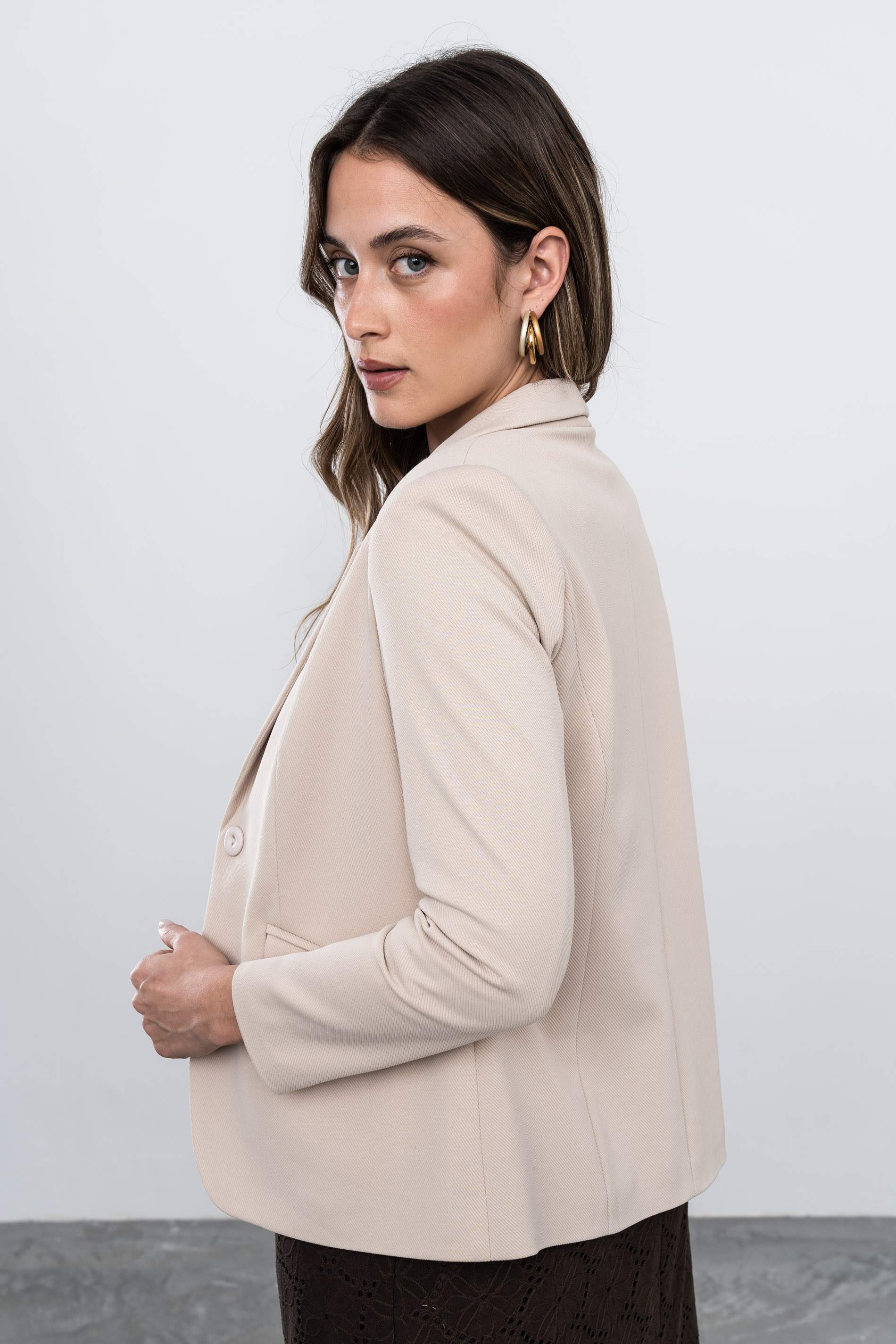 AMERICANA DOBLE BOTÓN BEIGE