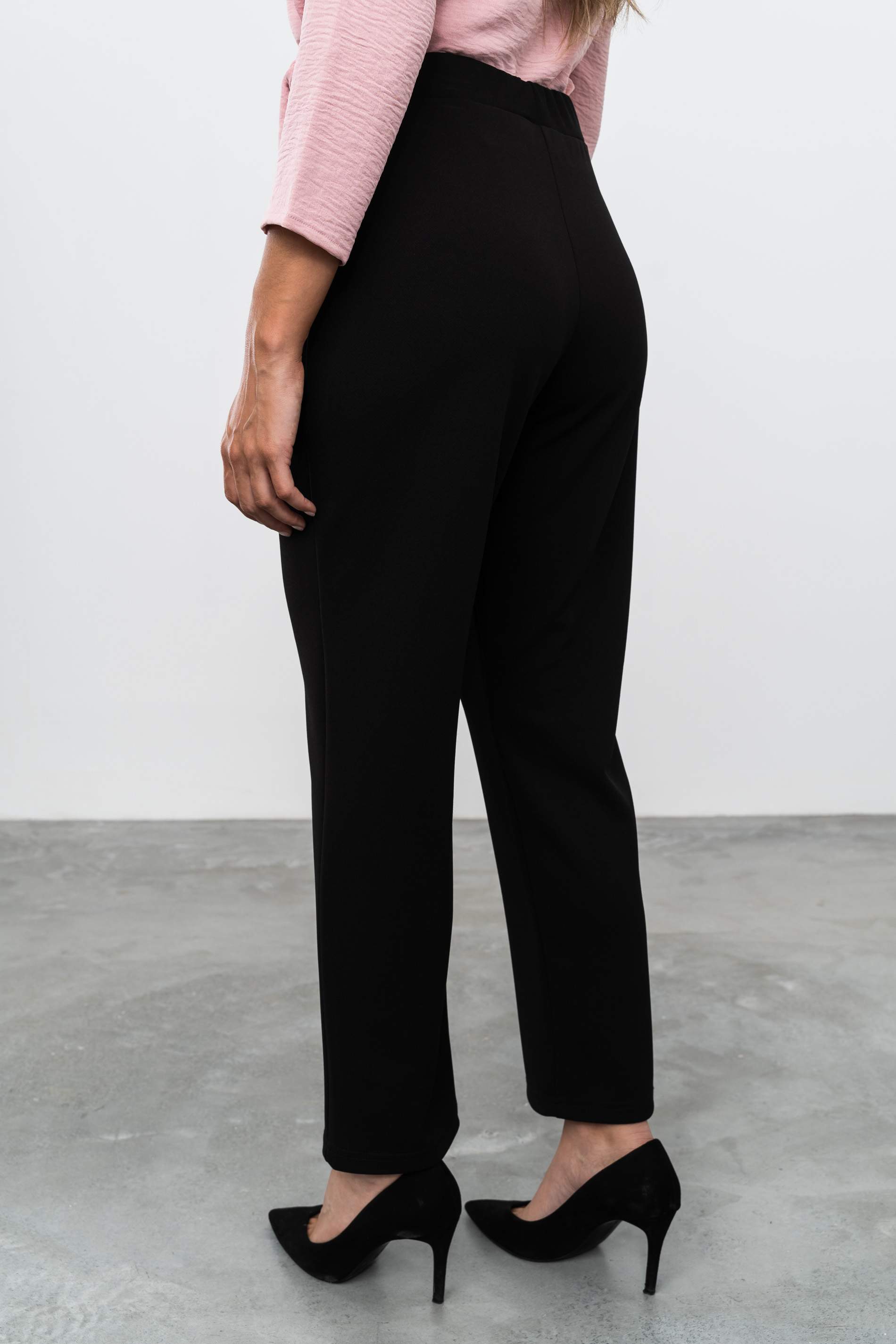 PANTALÓN BÁSICO GOMA NEGRO
