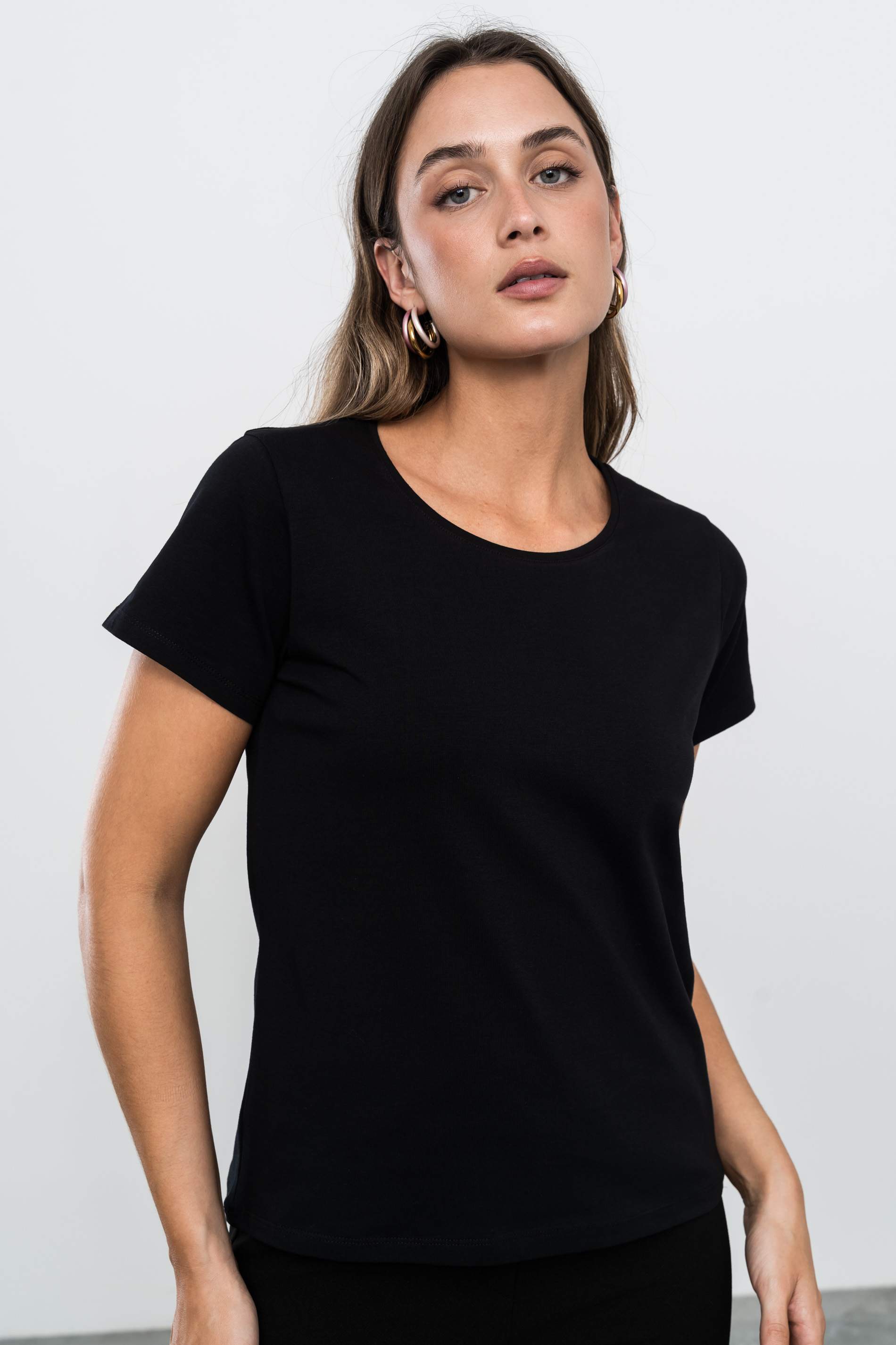 CAMISETA BÁSICA MANGA CORTA NEGRO