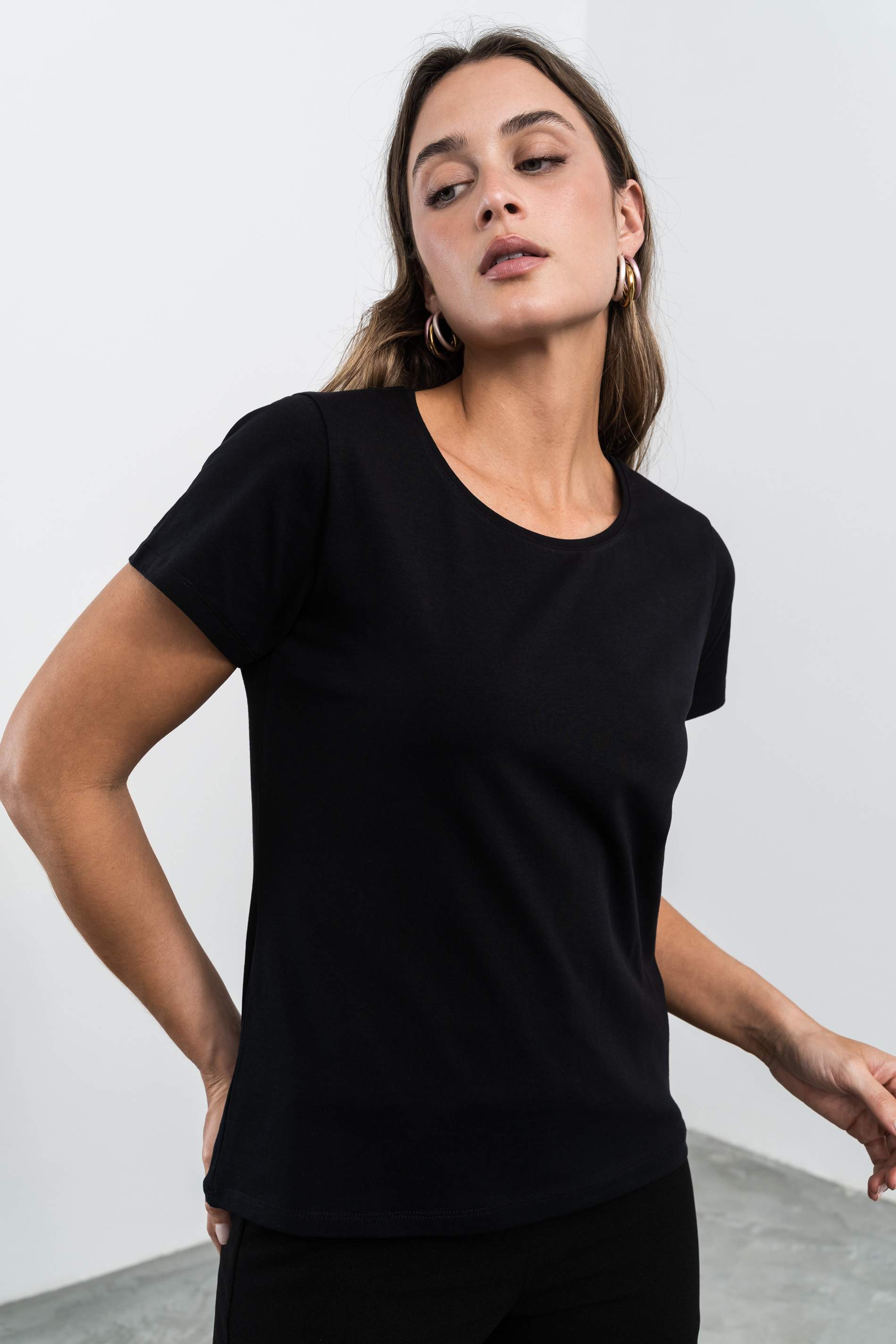 CAMISETA BÁSICA MANGA CORTA NEGRO