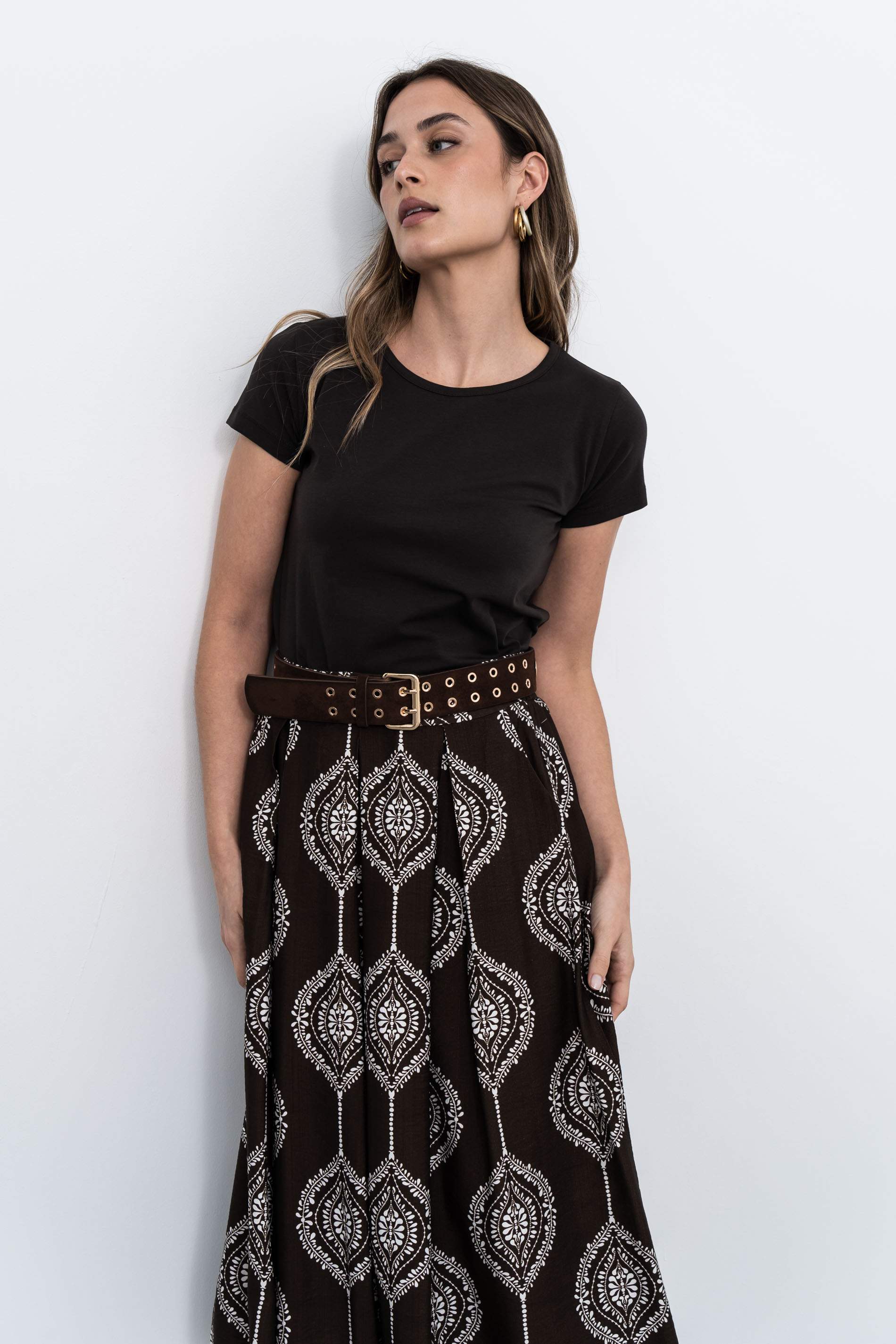 CAMISETA BÁSICA MANGA CORTA MARRÓN