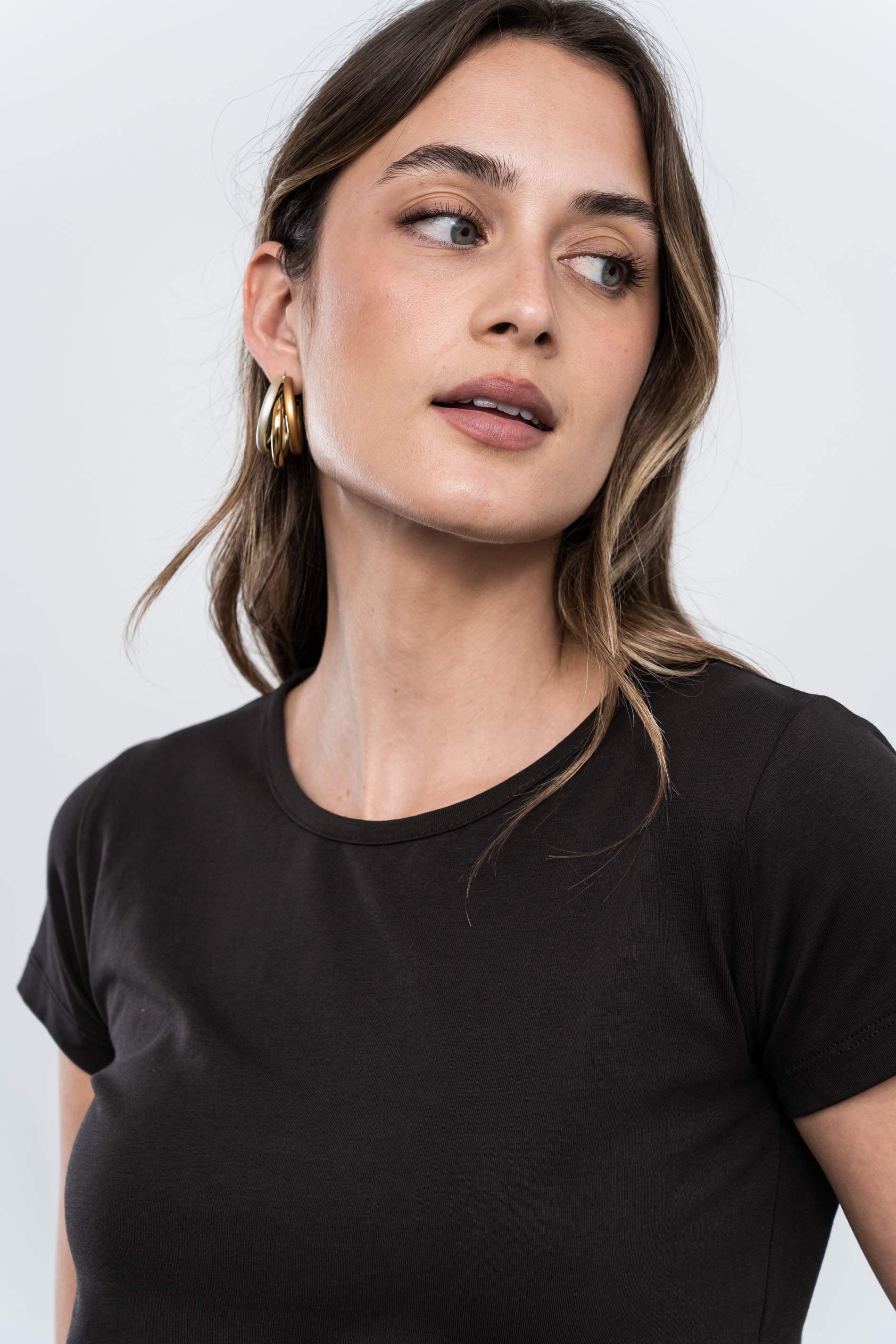 CAMISETA BÁSICA MANGA CORTA MARRÓN