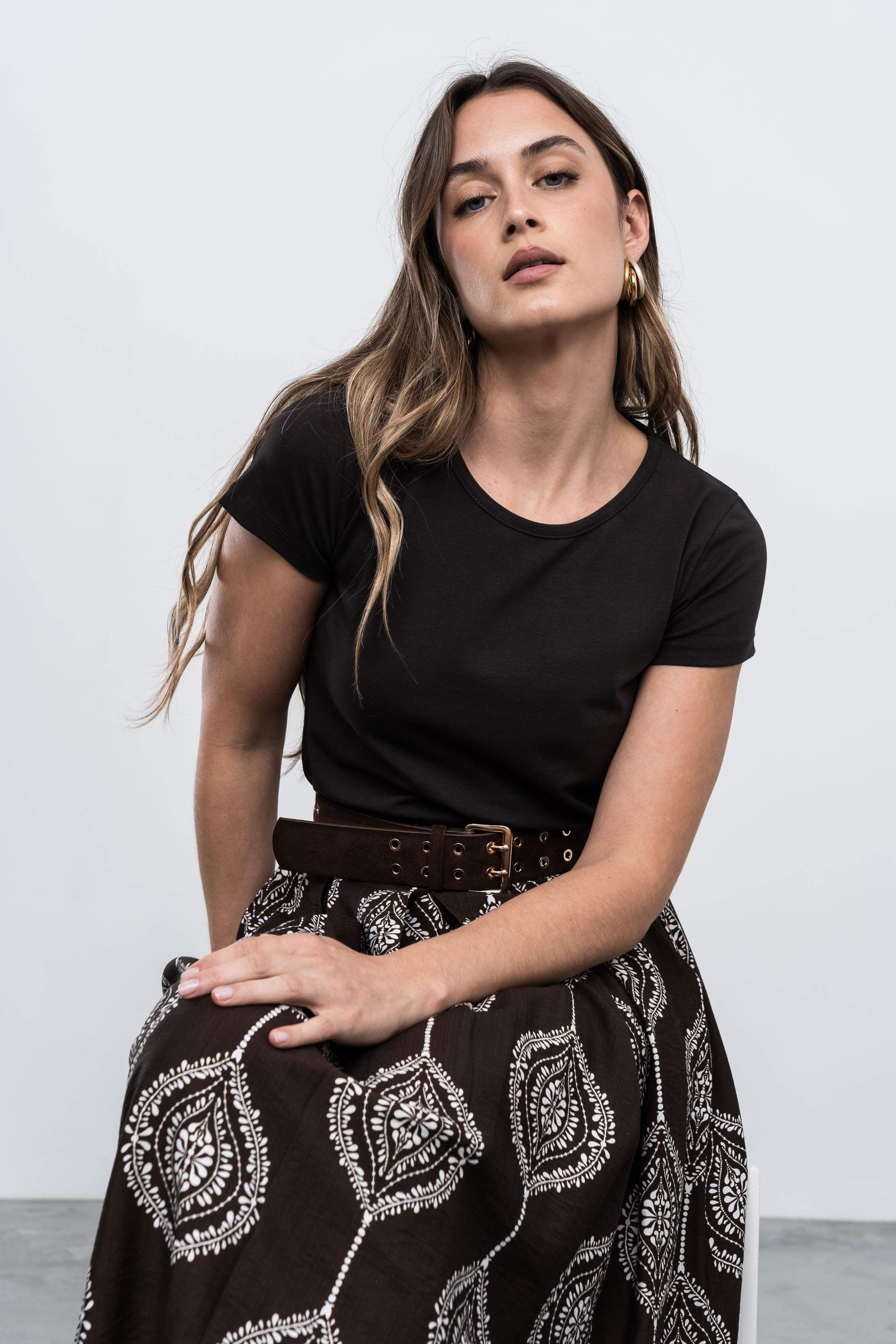 CAMISETA BÁSICA MANGA CORTA MARRÓN