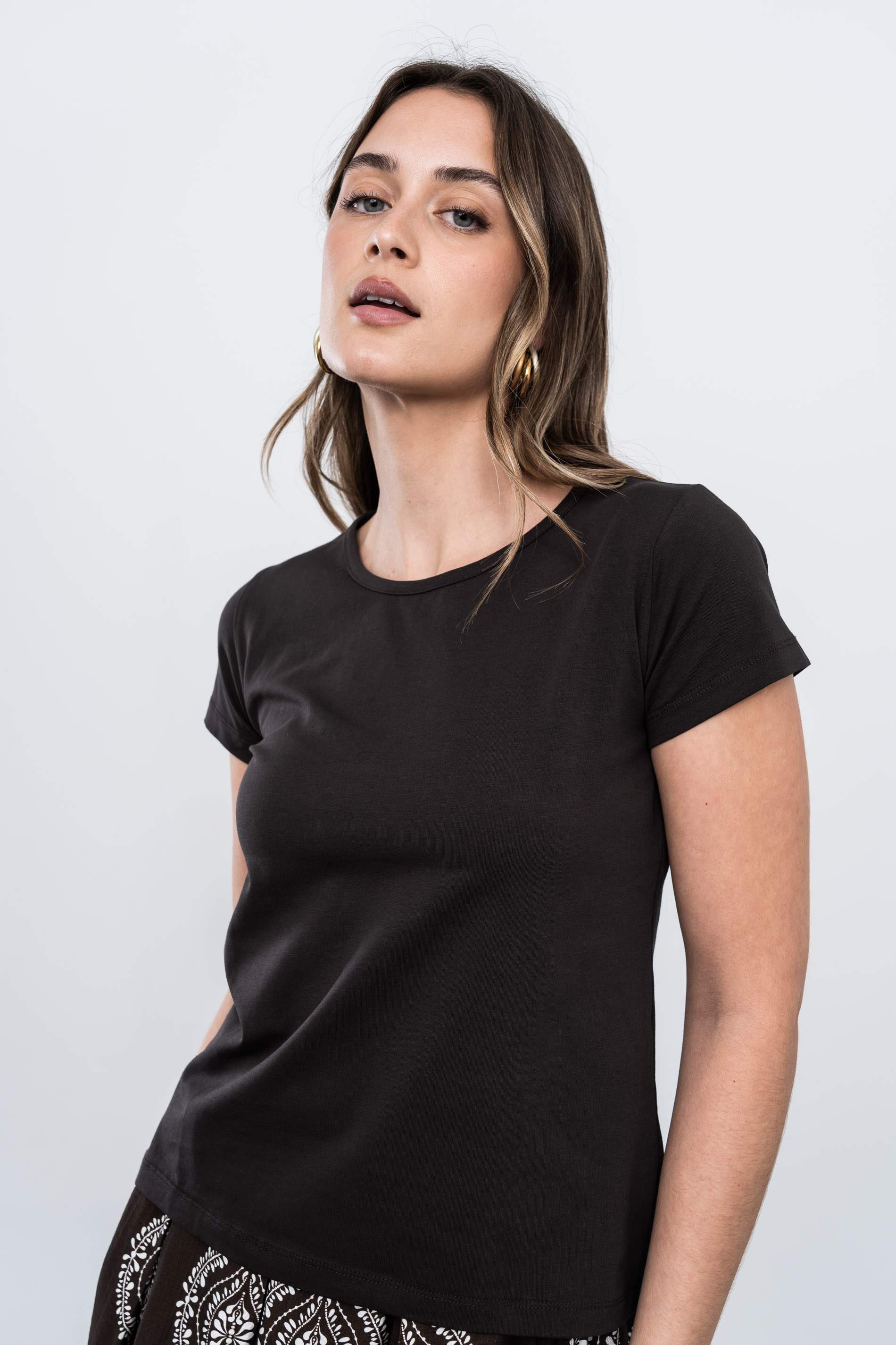 CAMISETA BÁSICA MANGA CORTA MARRÓN