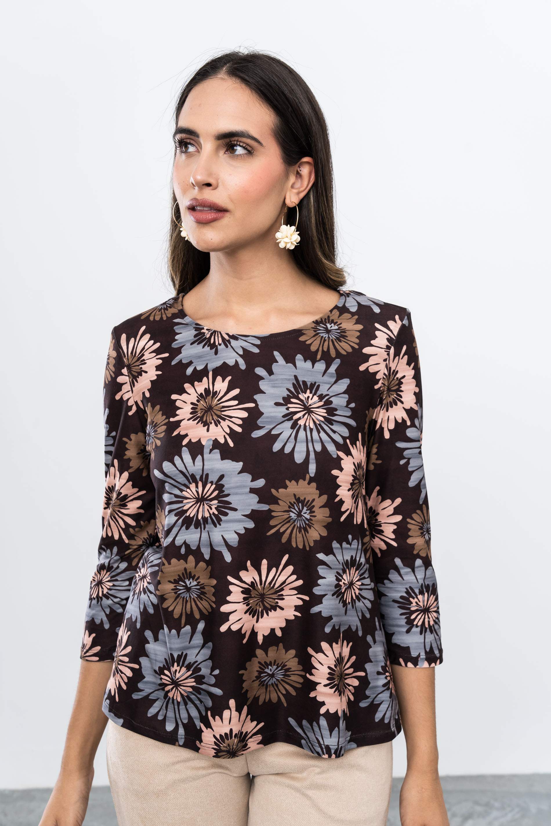 CAMISETA HOMBRERA FLORAL