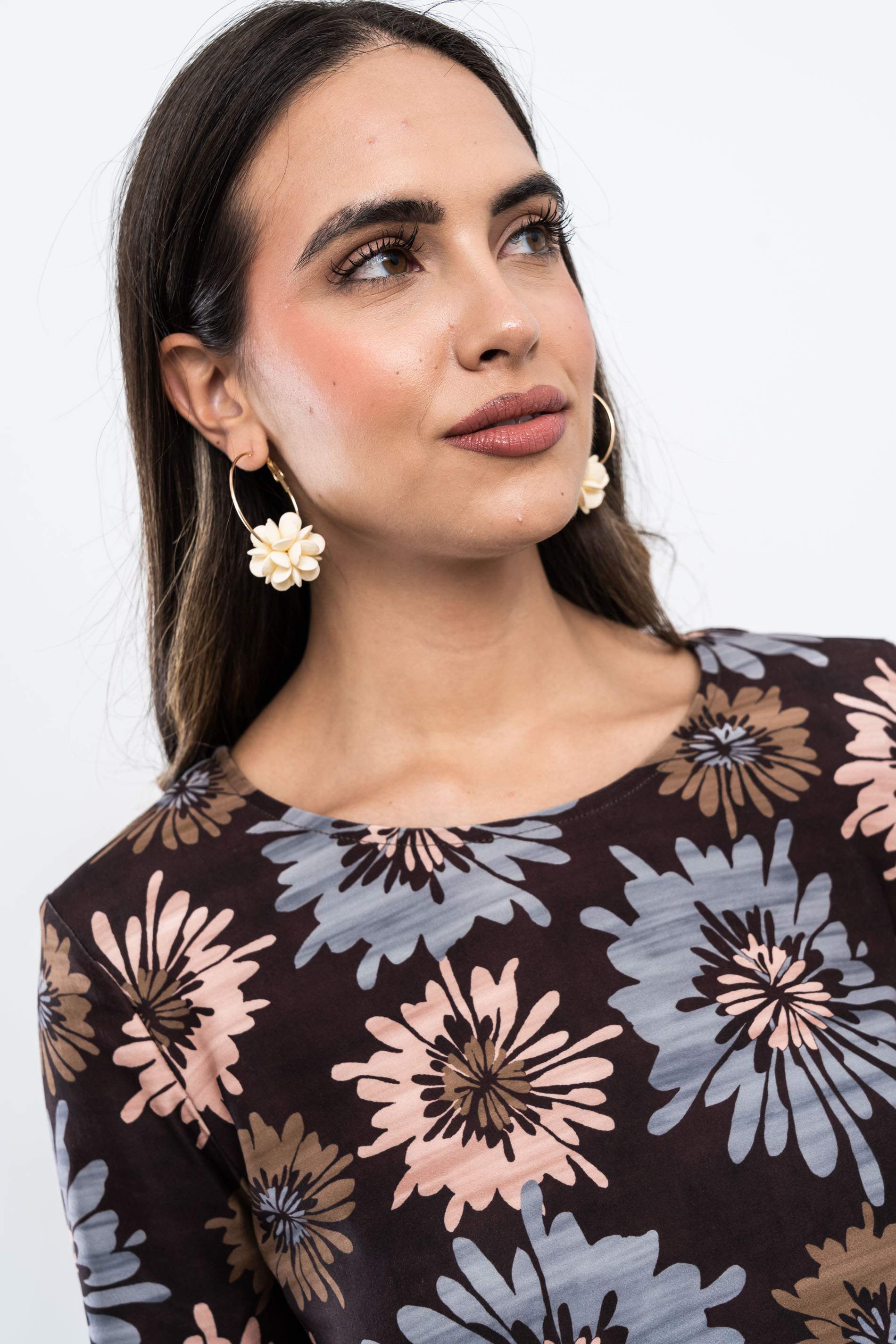CAMISETA HOMBRERA FLORAL