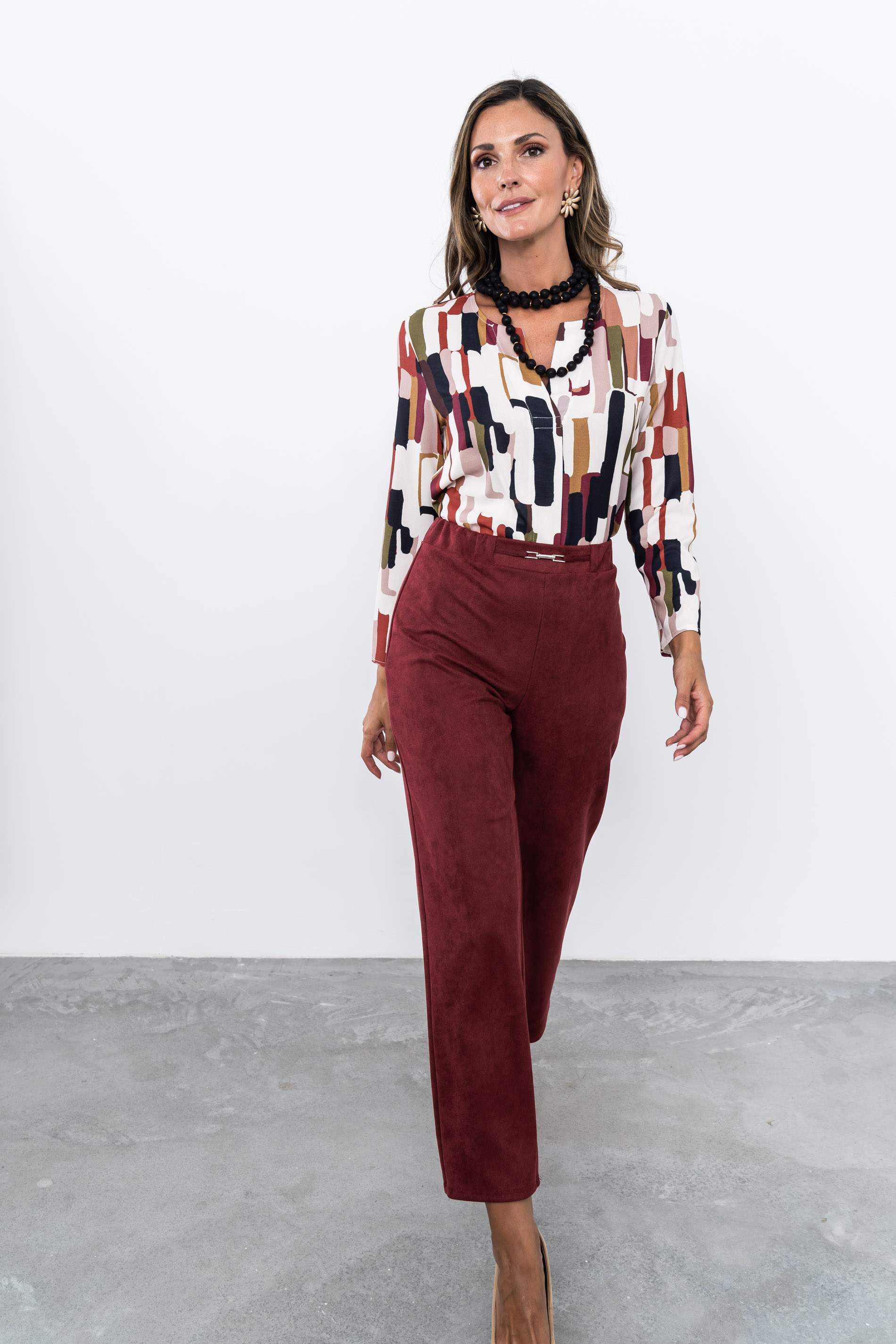 PANTALON DETALLE METAL BURDEOS