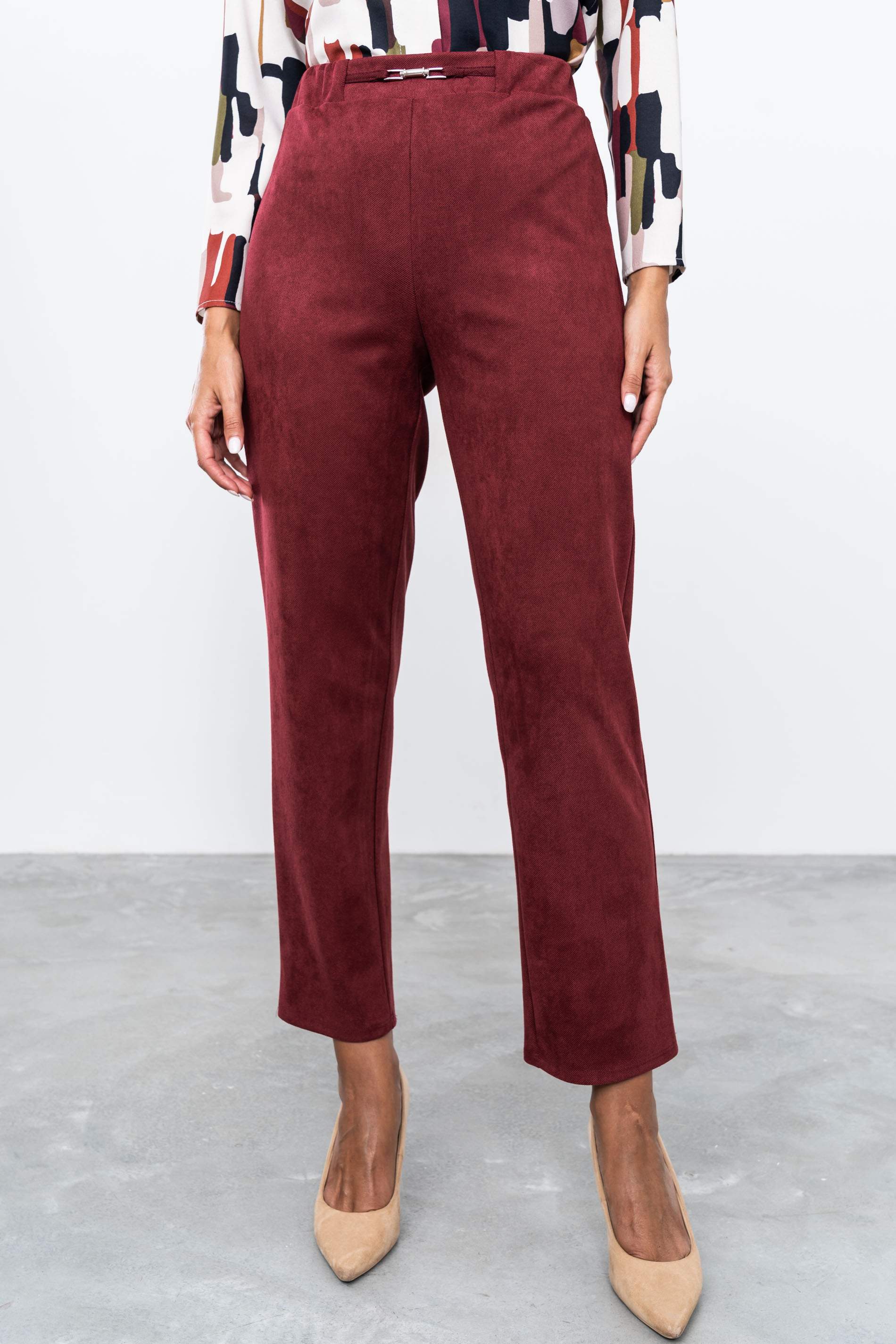 PANTALON DETALLE METAL BURDEOS