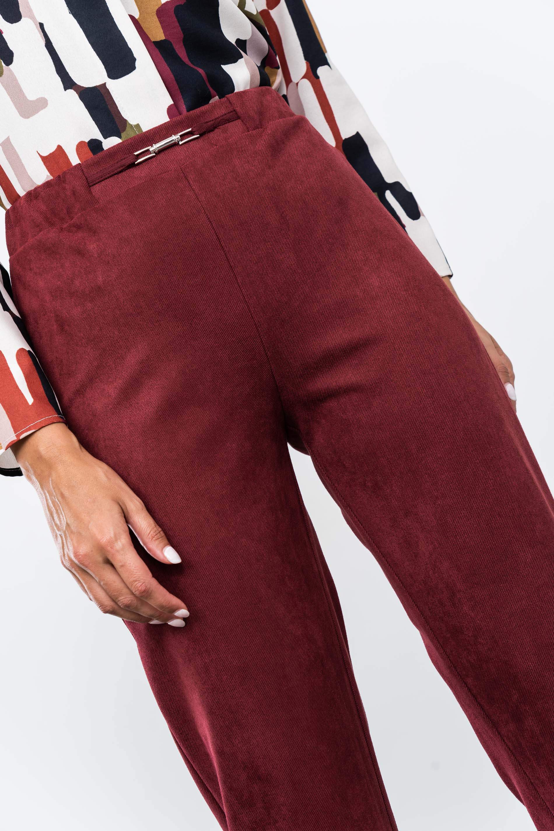 PANTALON DETALLE METAL BURDEOS
