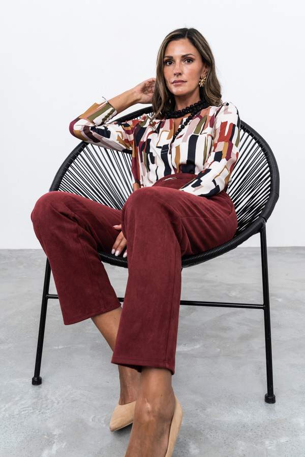 PANTALON DETALLE METAL BURDEOS