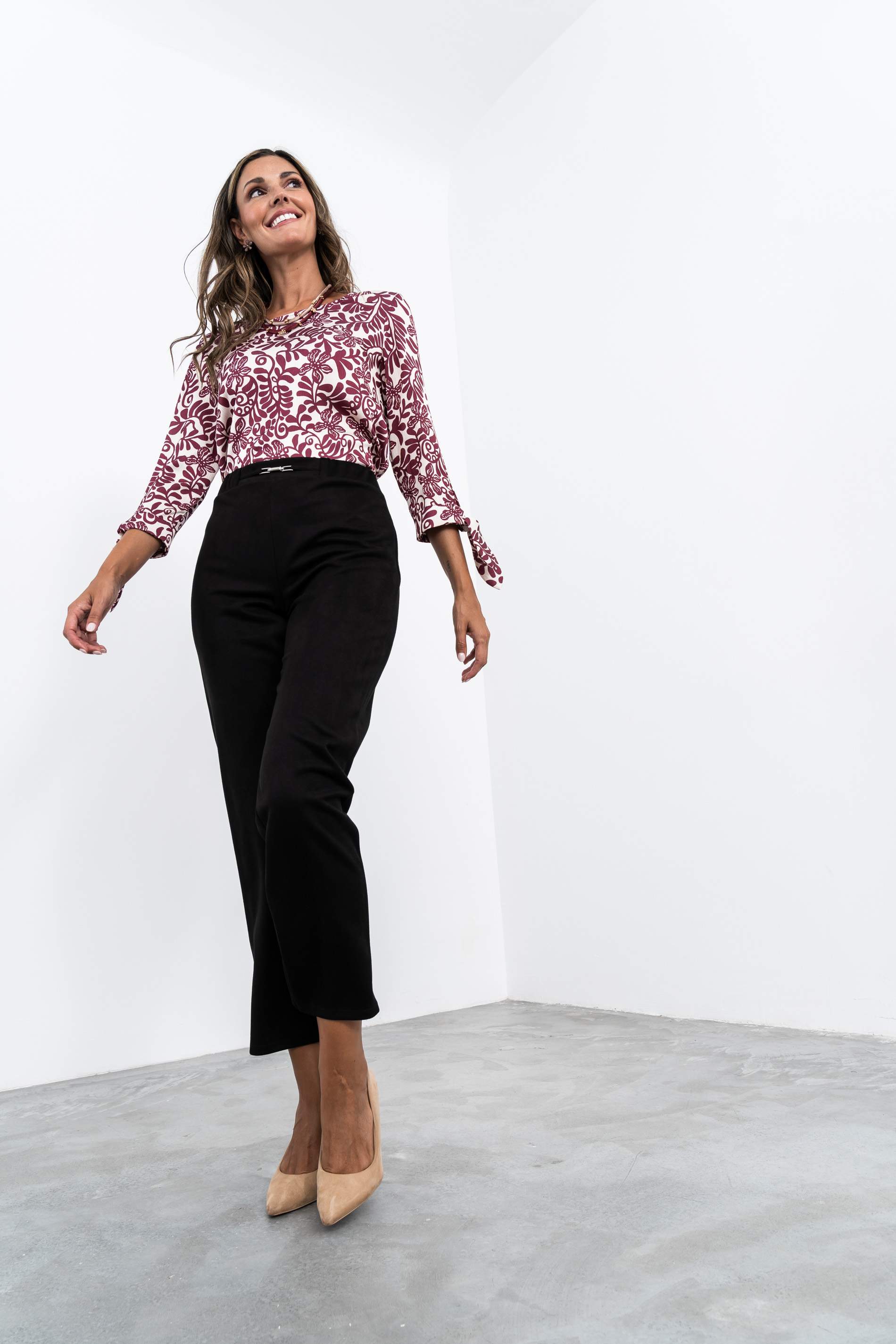 PANTALON DETALLE METAL NEGRO