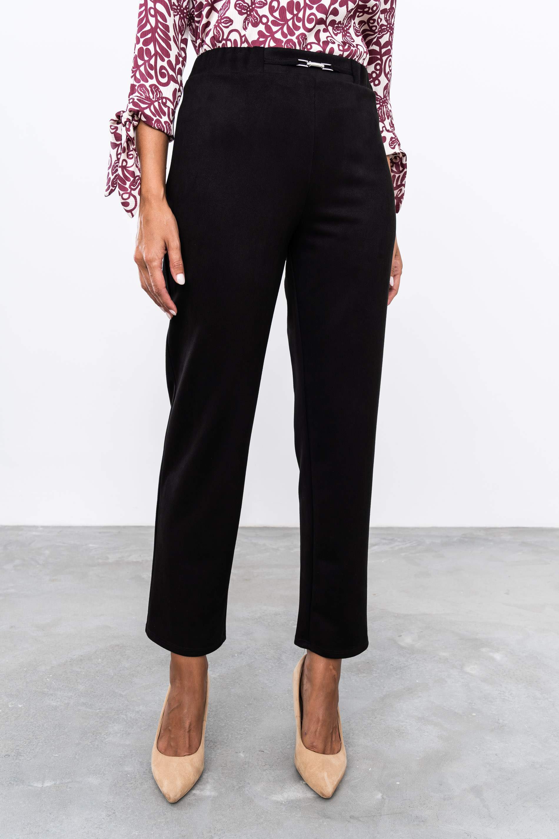 PANTALON DETALLE METAL NEGRO