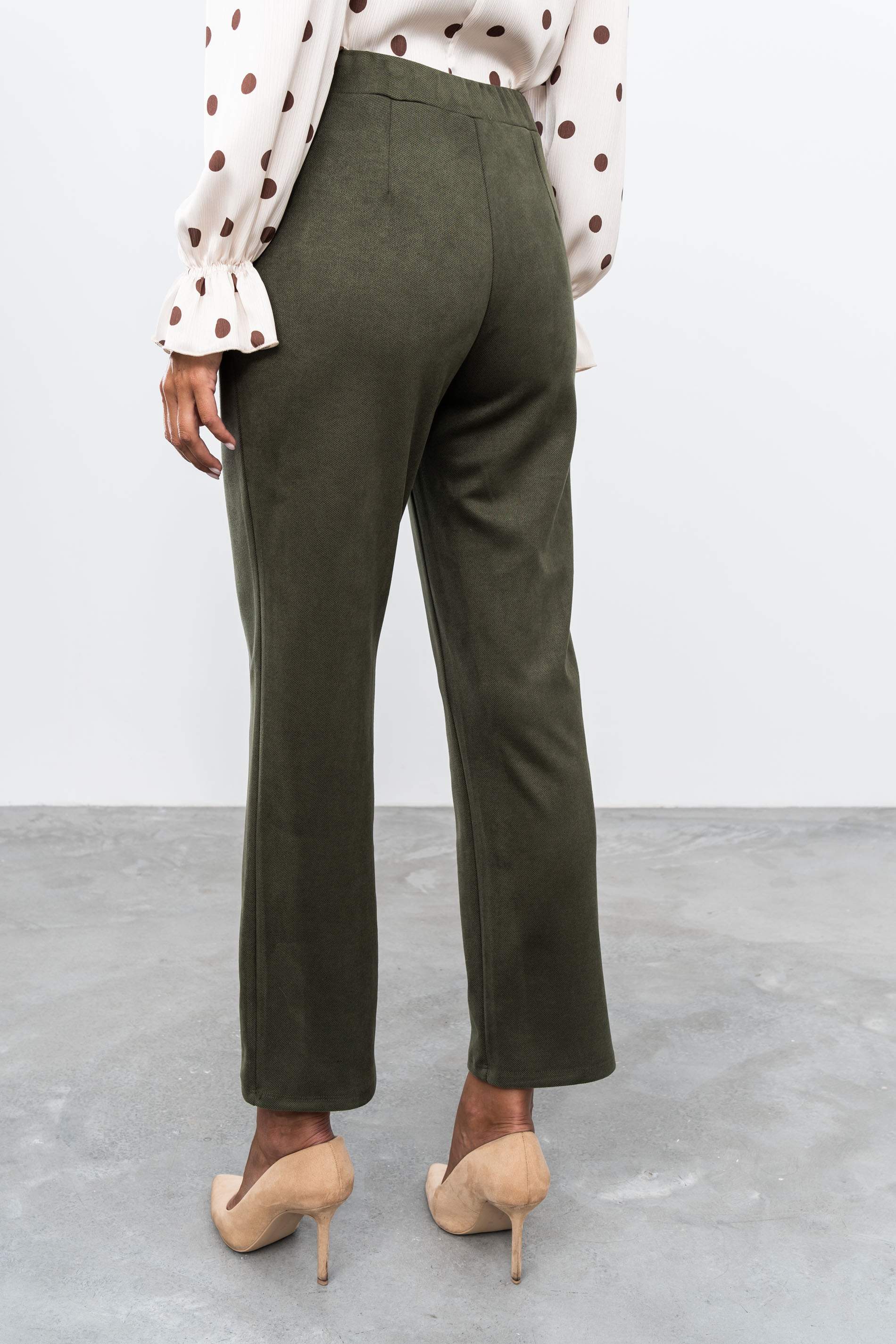 PANTALÓN DETALLE METAL KAKI