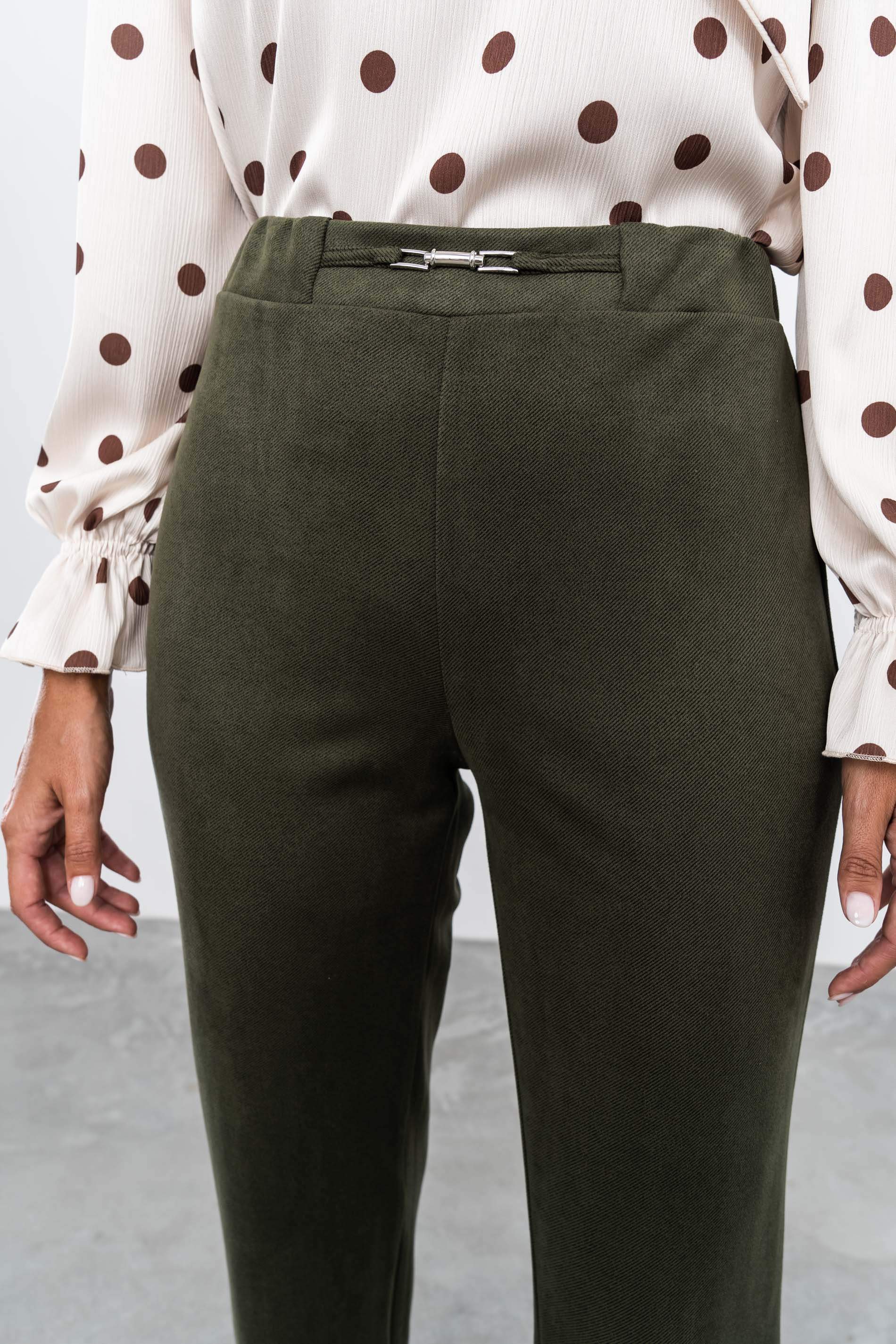 PANTALÓN DETALLE METAL KAKI
