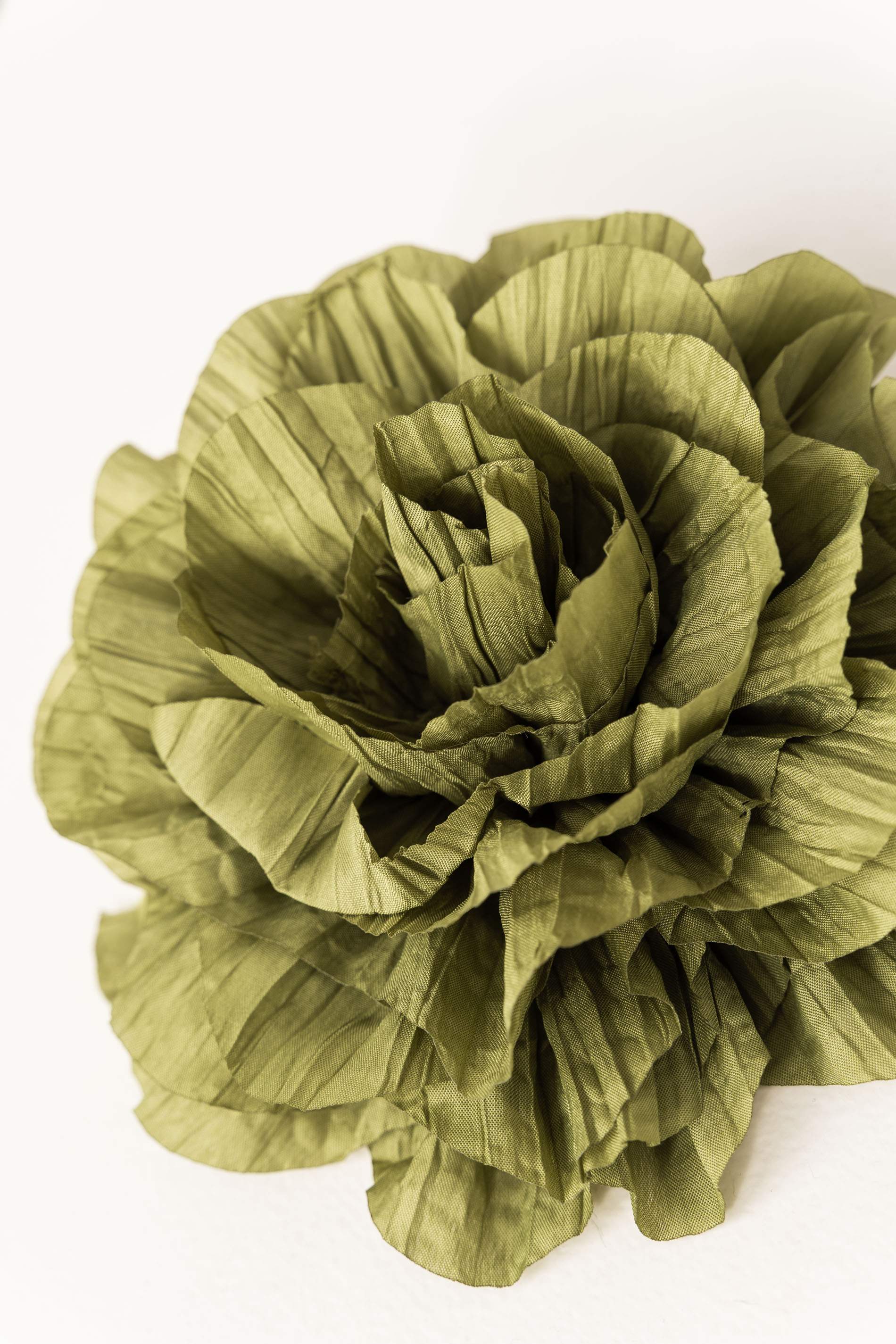 BROCHE FLOR PLISADA VERDE