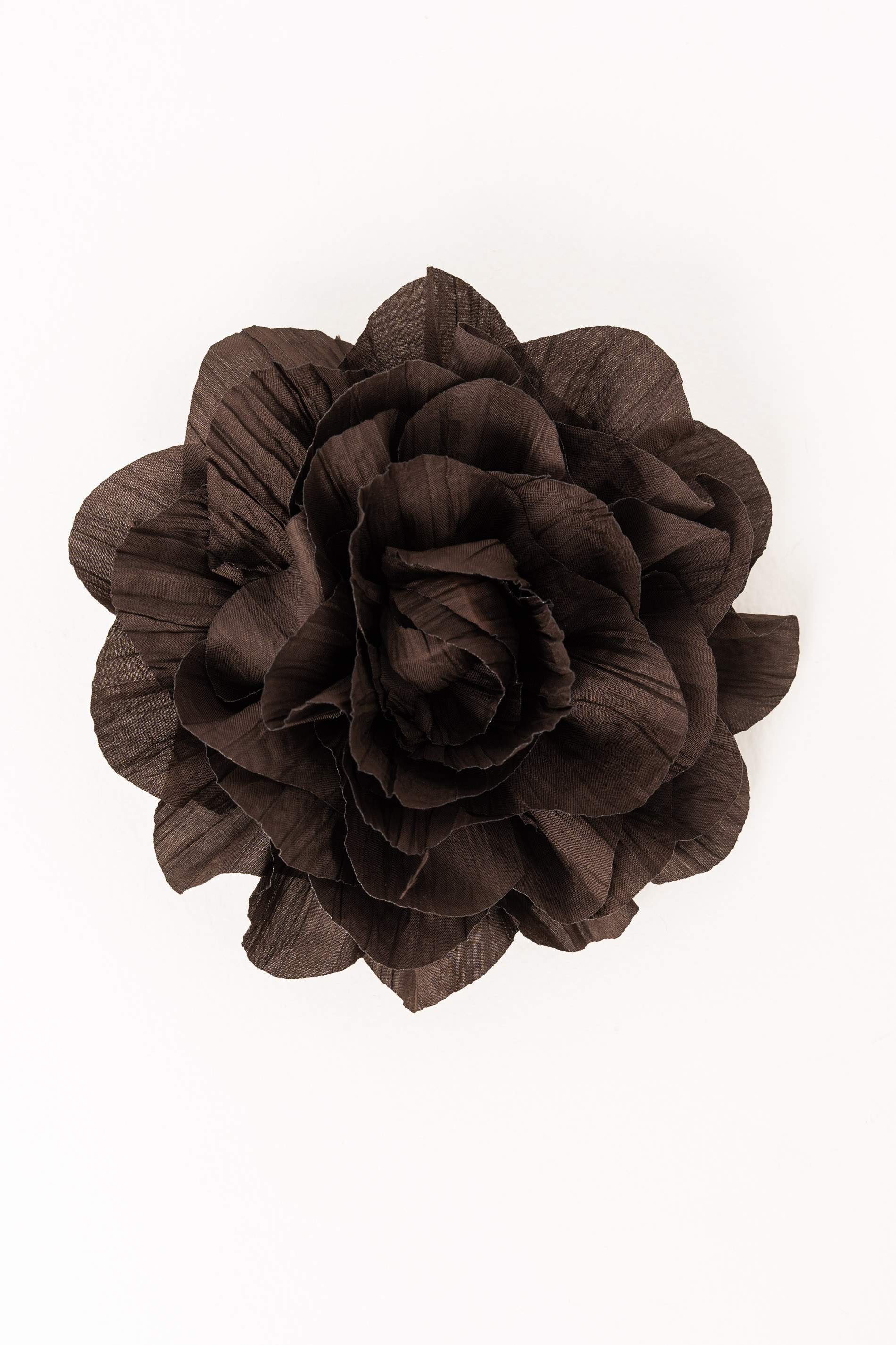 BROCHE FLOR PLISADA CHOCOLATE