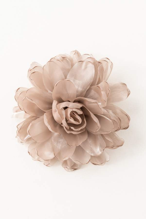 BROCHE FLOR SATINADA BEIGE