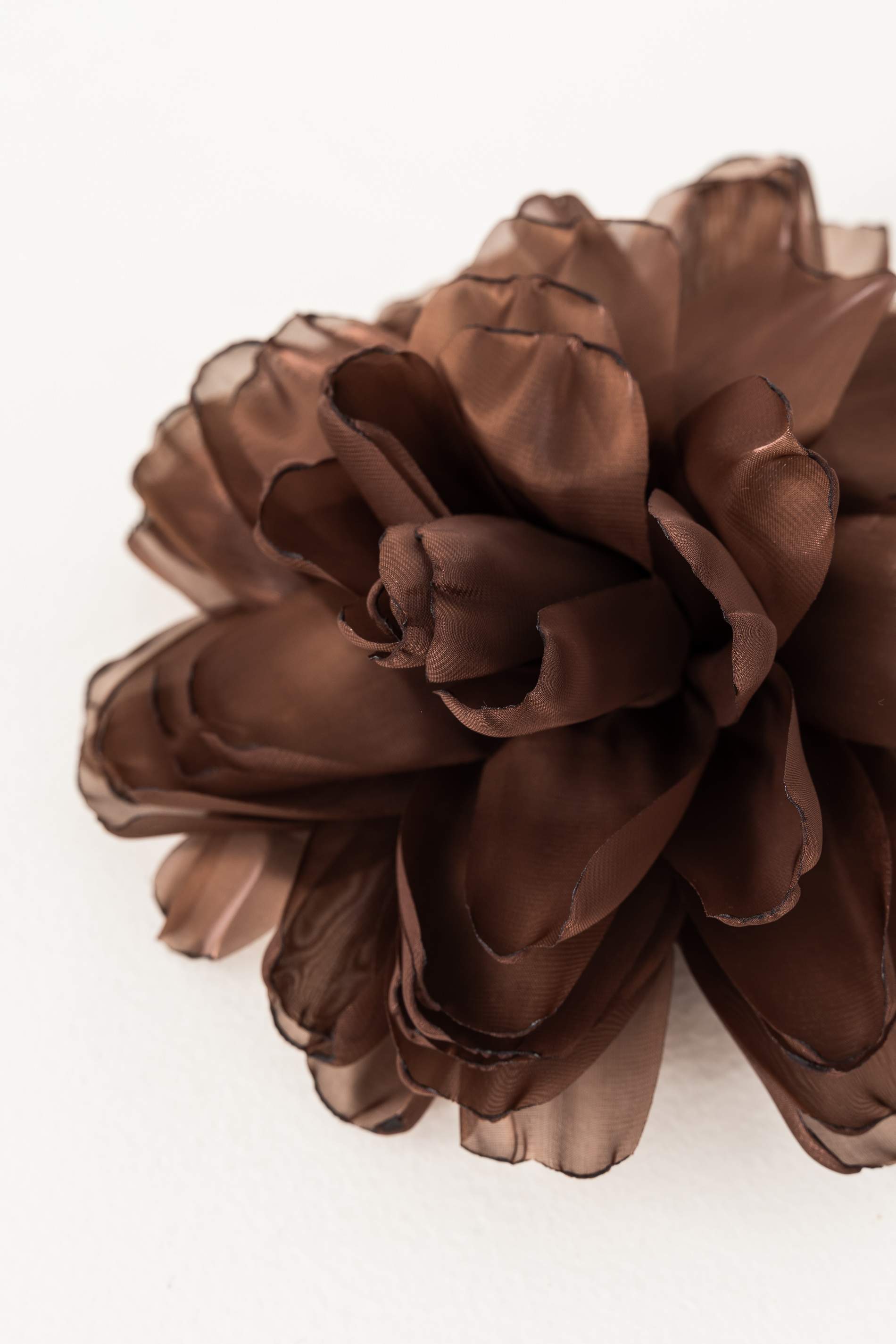 BROCHE FLOR SATINADA MARRON