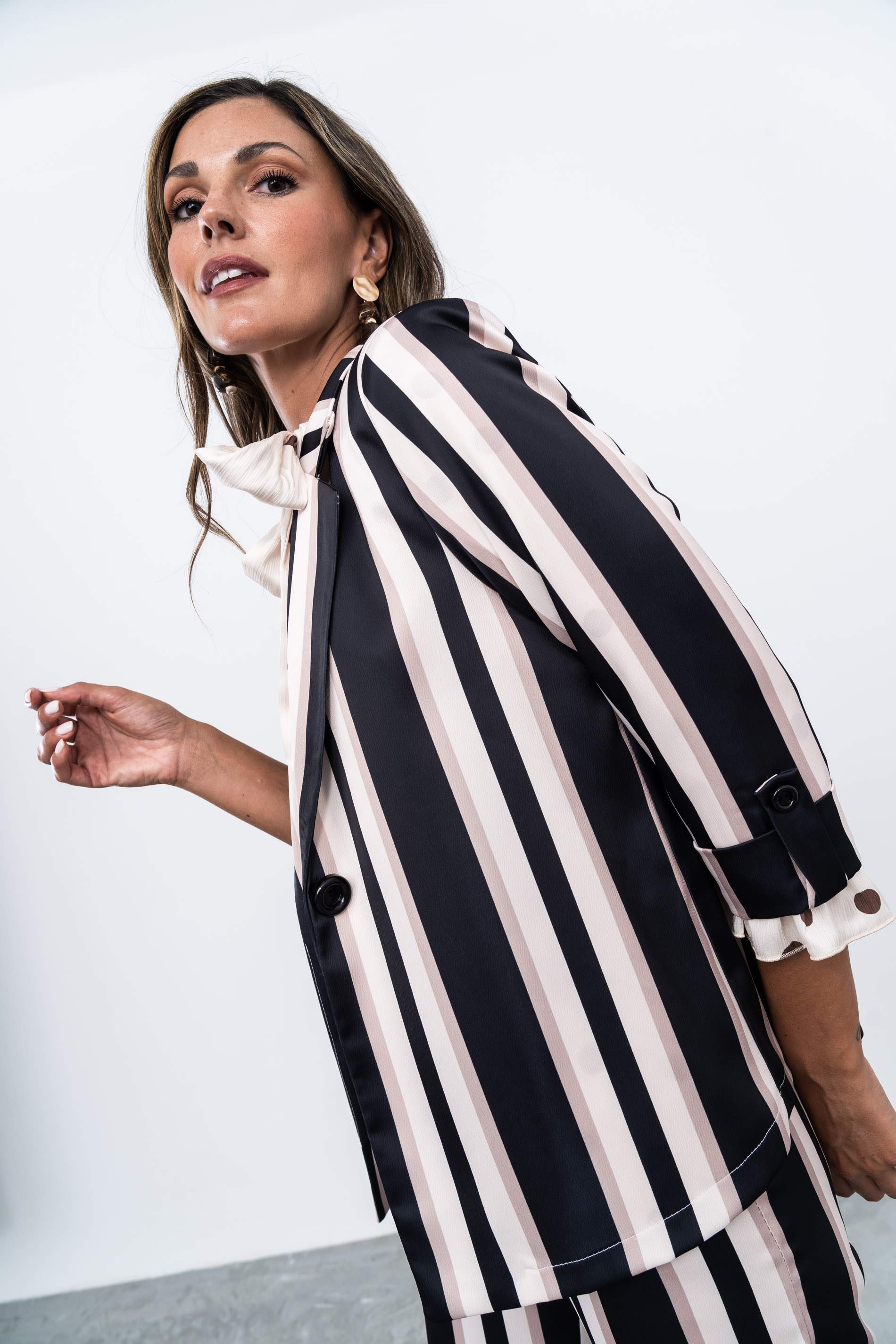 CHAQUETA RAYAS SATINADA