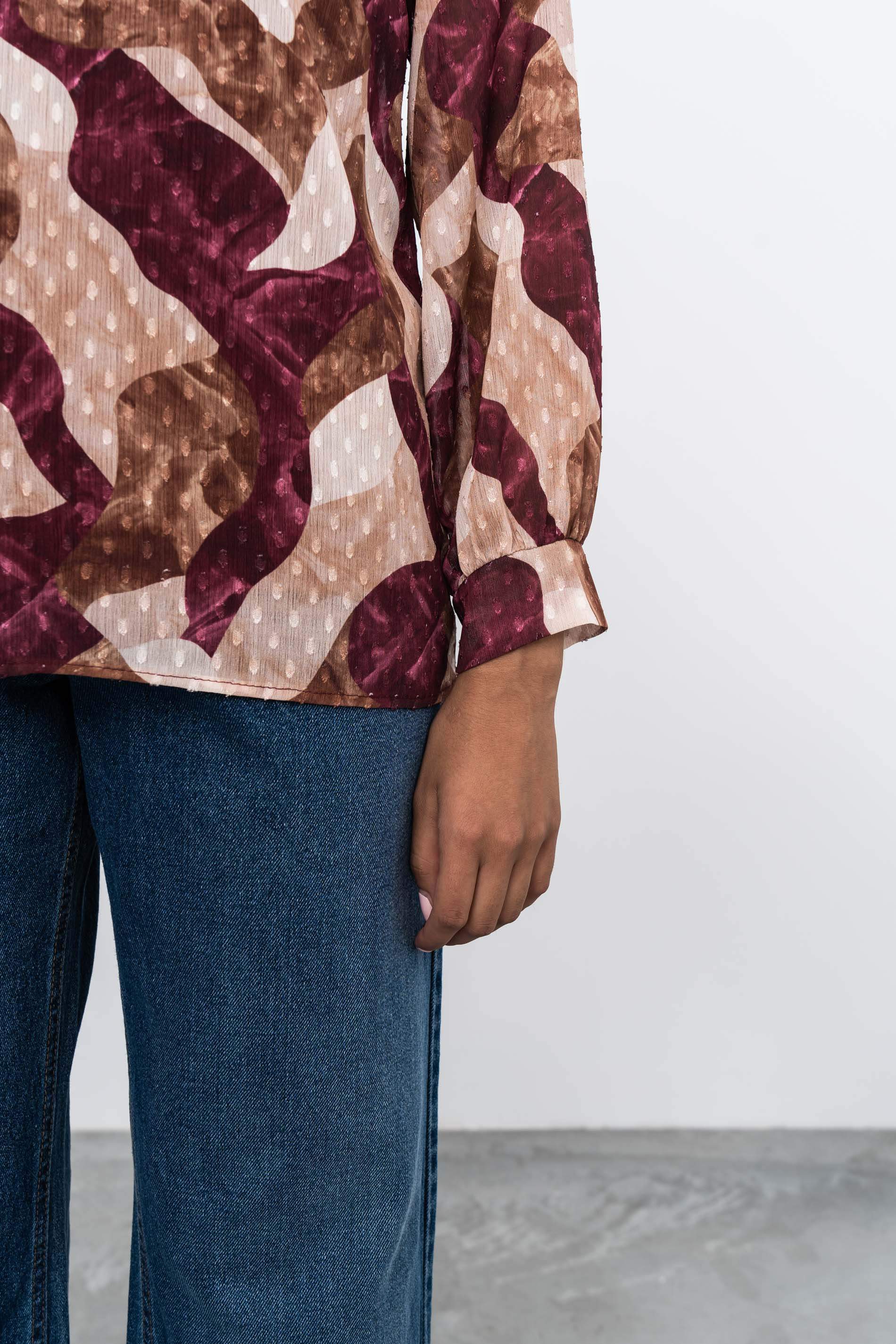 BLUSA PLUMETI MANGA ABULLONADA