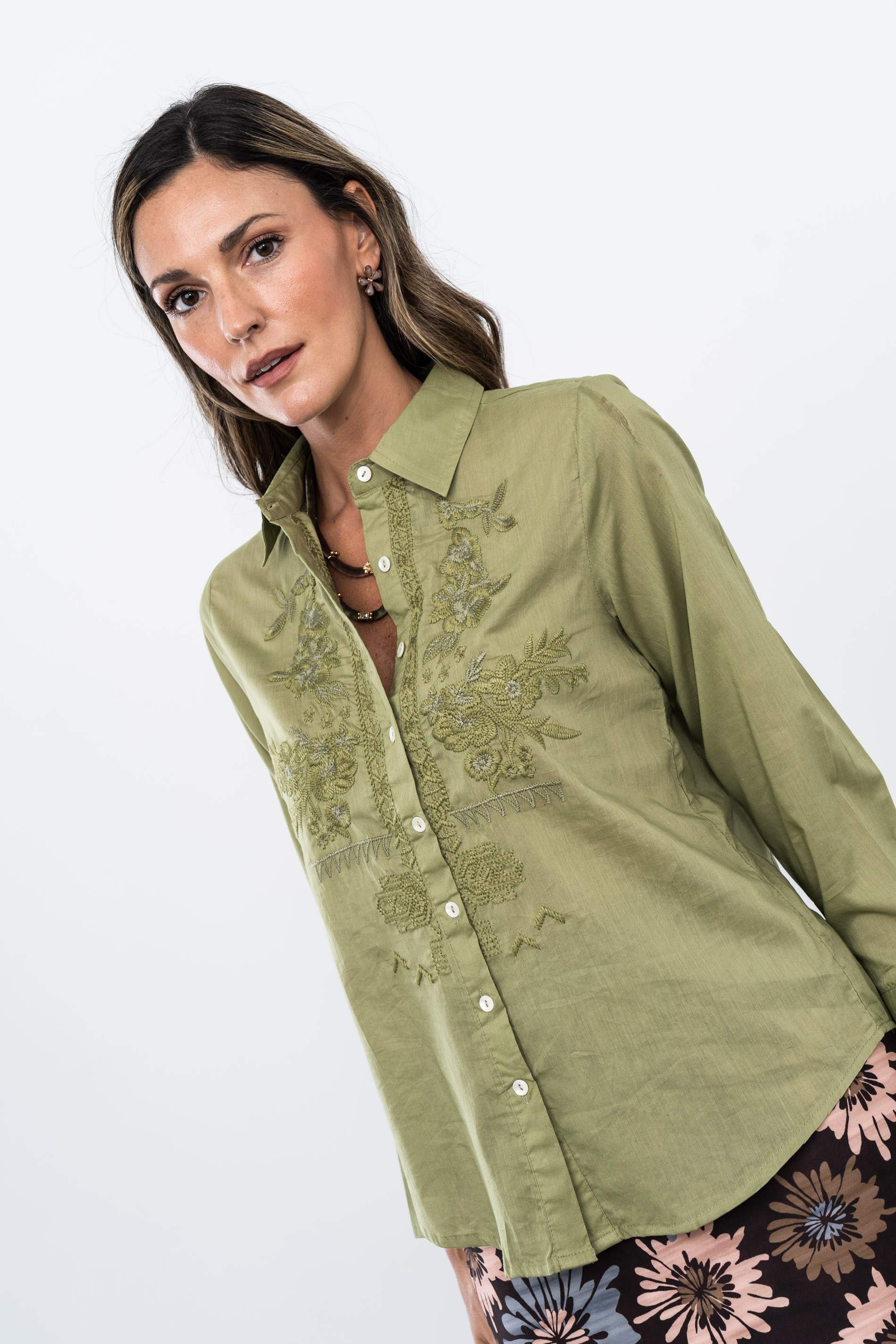 CAMISA BORDADO DELANTERO OLIVA