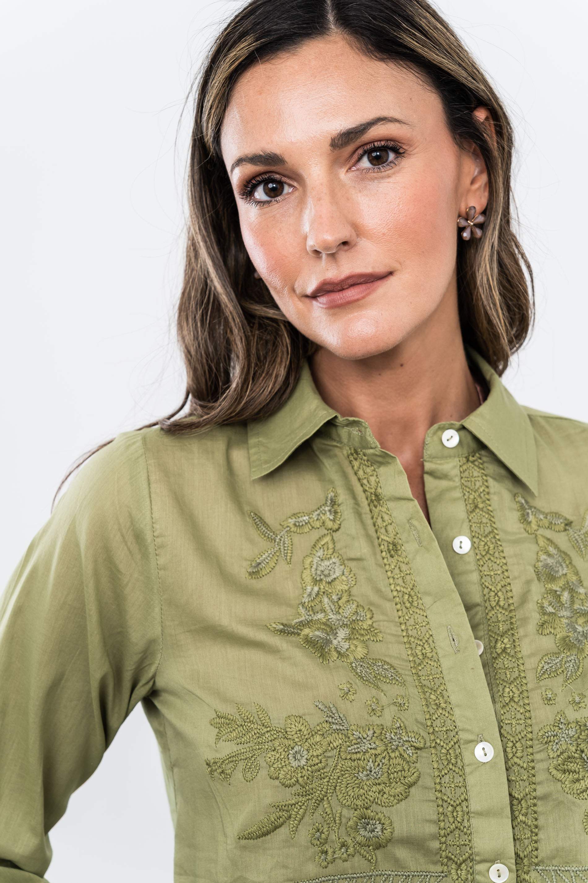 CAMISA BORDADO DELANTERO OLIVA