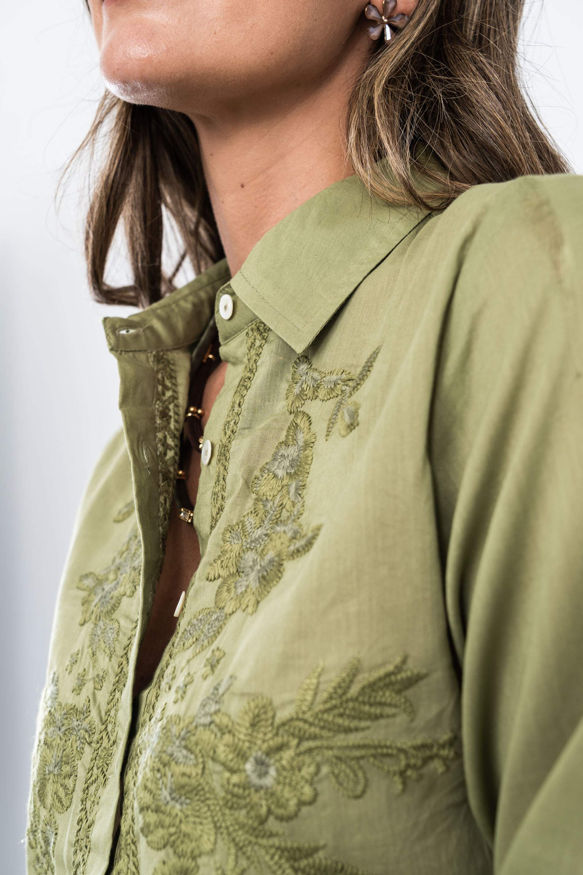 CAMISA BORDADO DELANTERO OLIVA