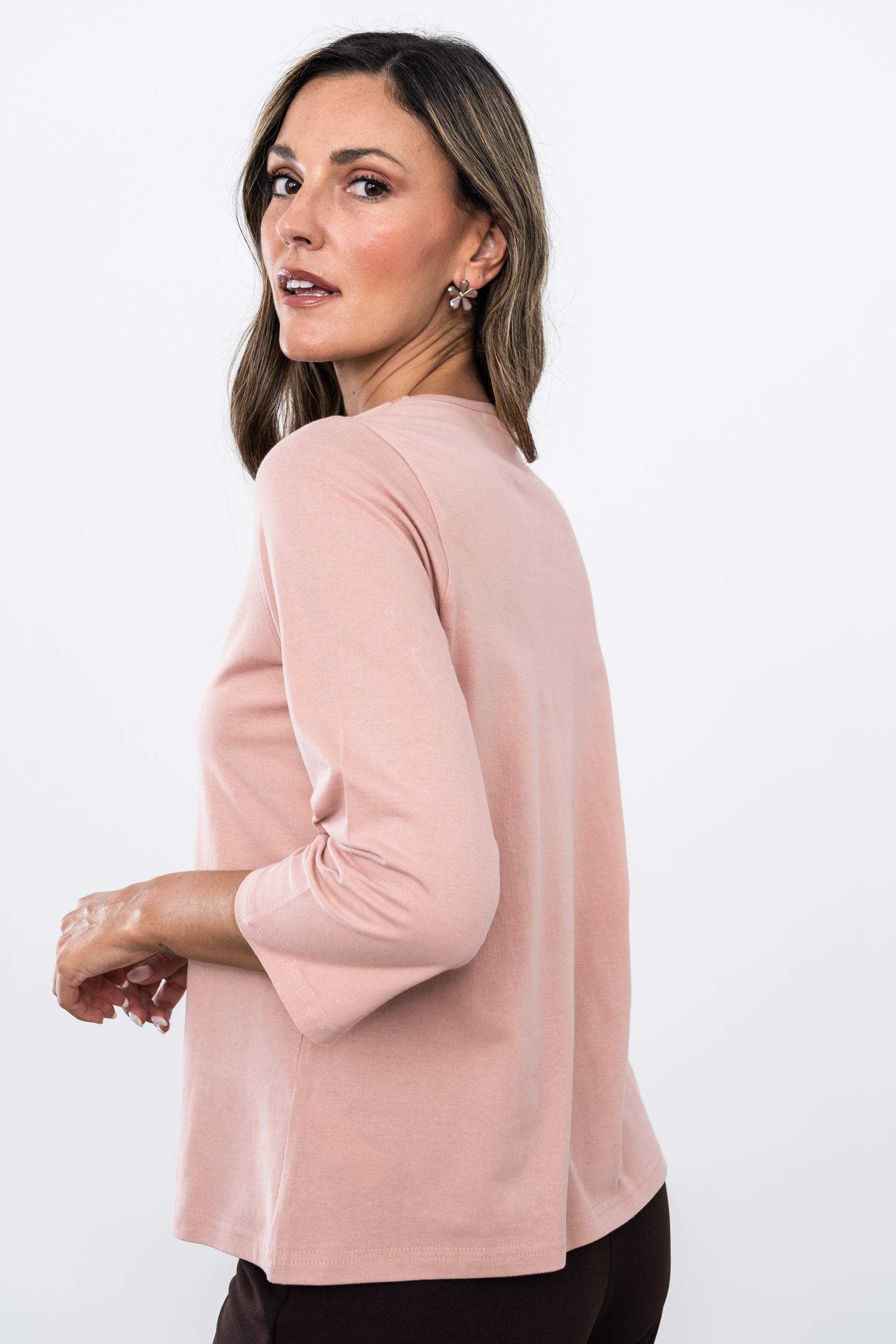 CAMISETA PECHERA BORDADA ROSA