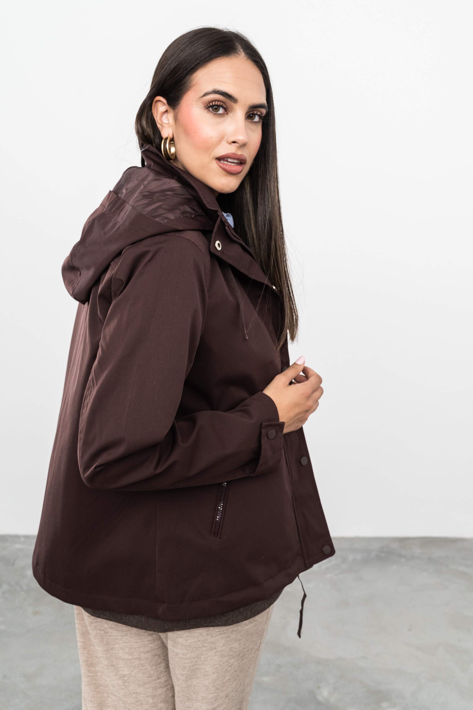 TRENCH EVASÉ CREMALLERA CHOCOLATE
