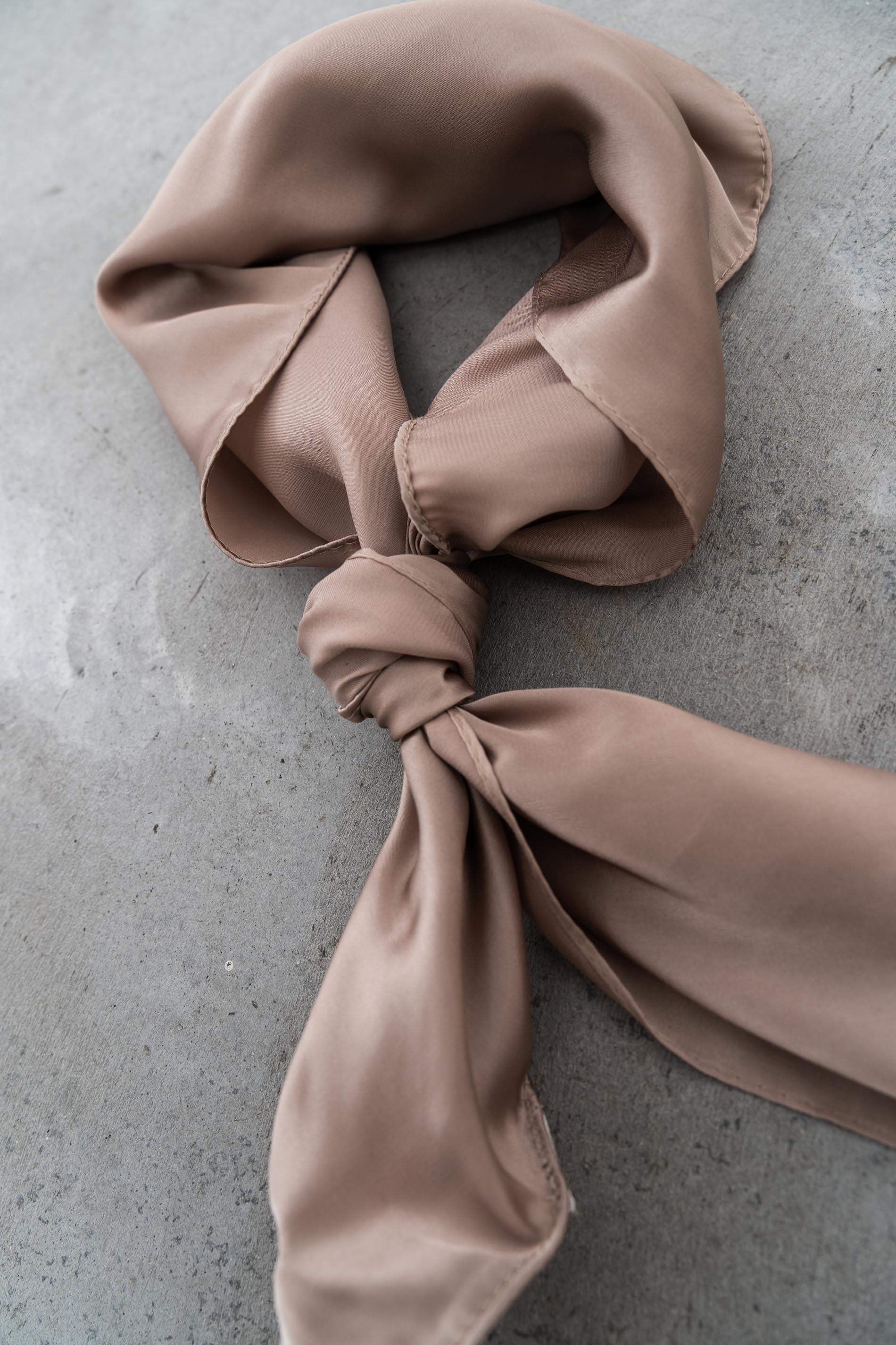 PAÑUELO LISO COLOR BEIGE