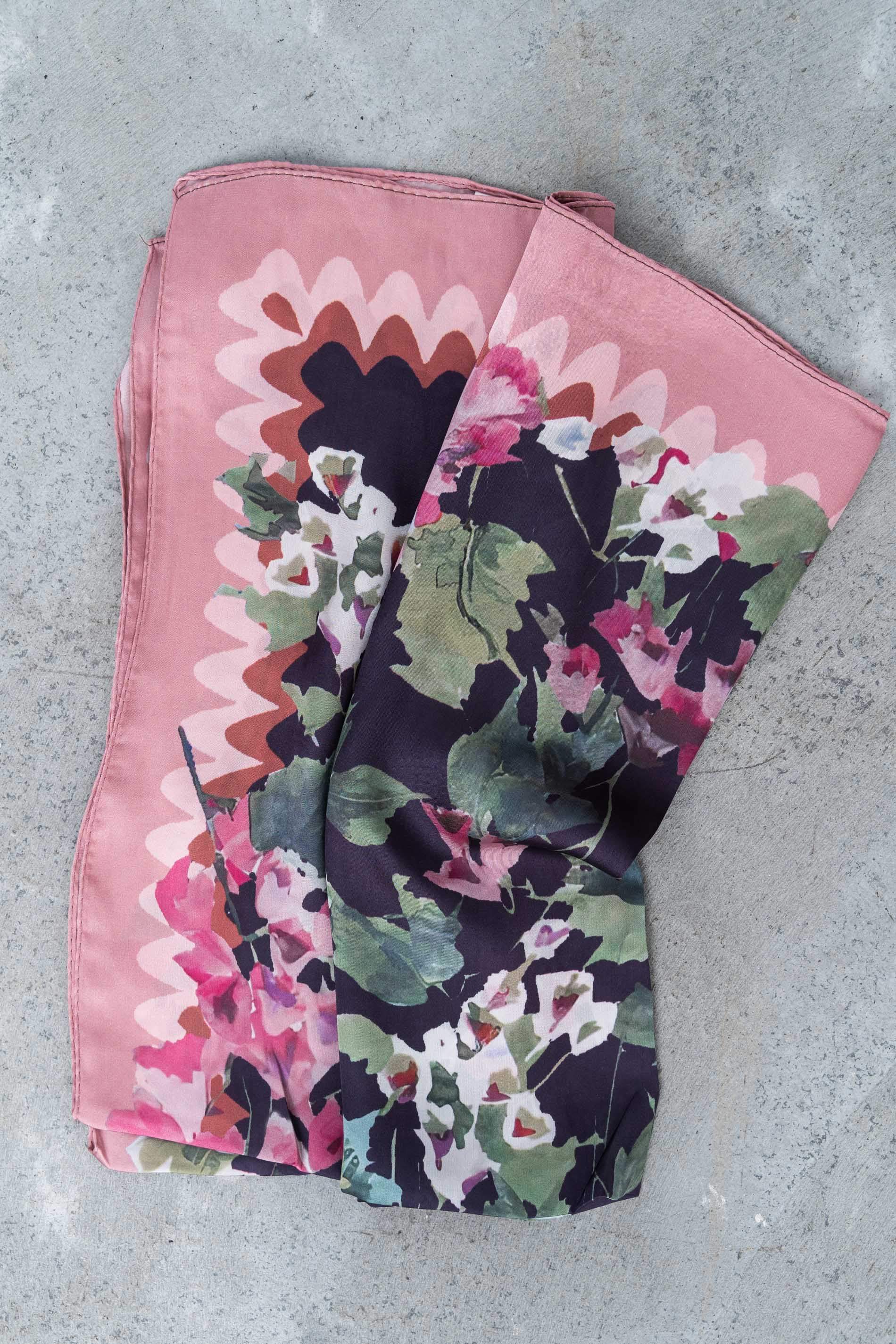 PAÑUELO TODO FLORES ROSA
