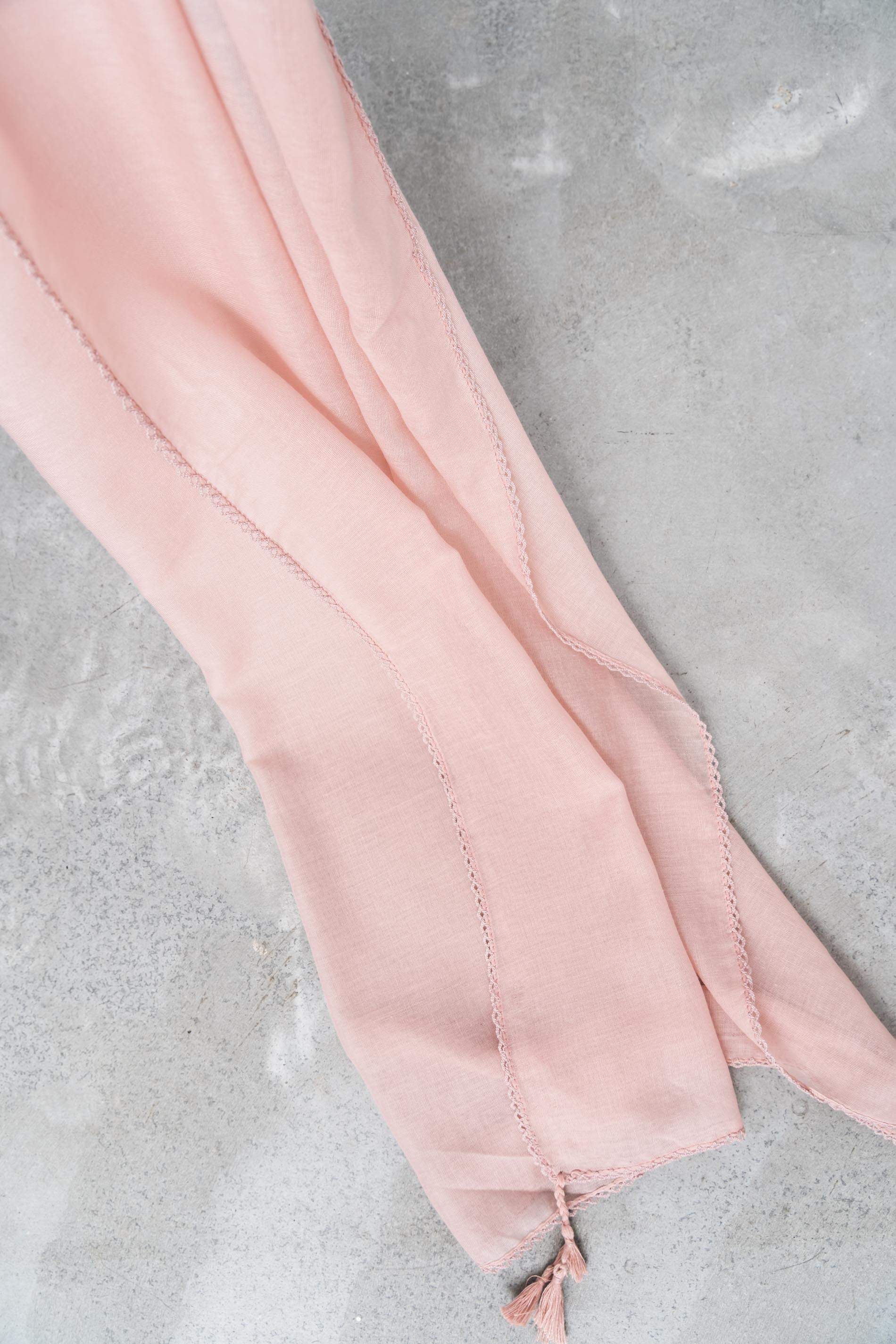 FOULARD LISO POMPONES NUDE