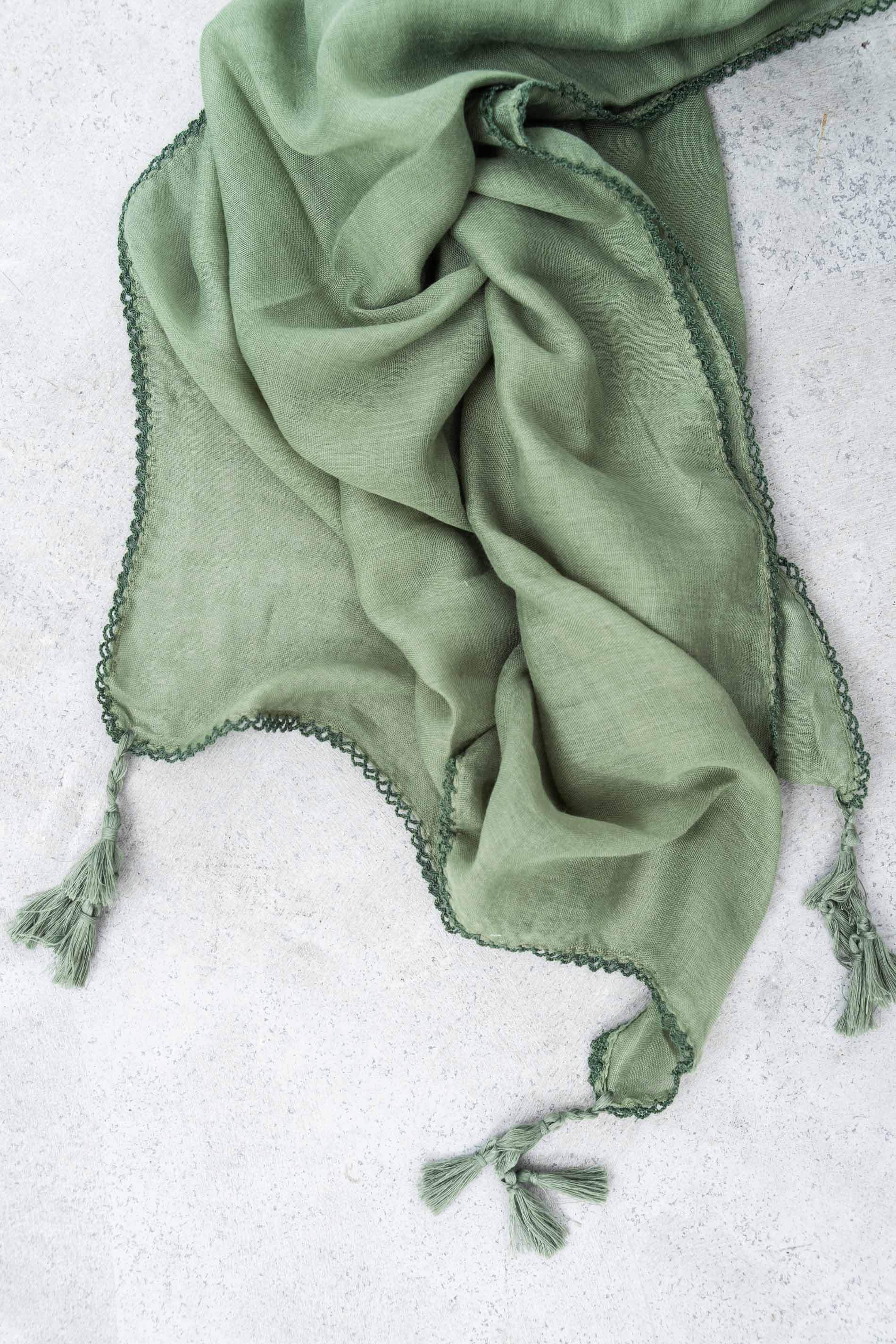 FOULARD LISO POMPONES OLIVA
