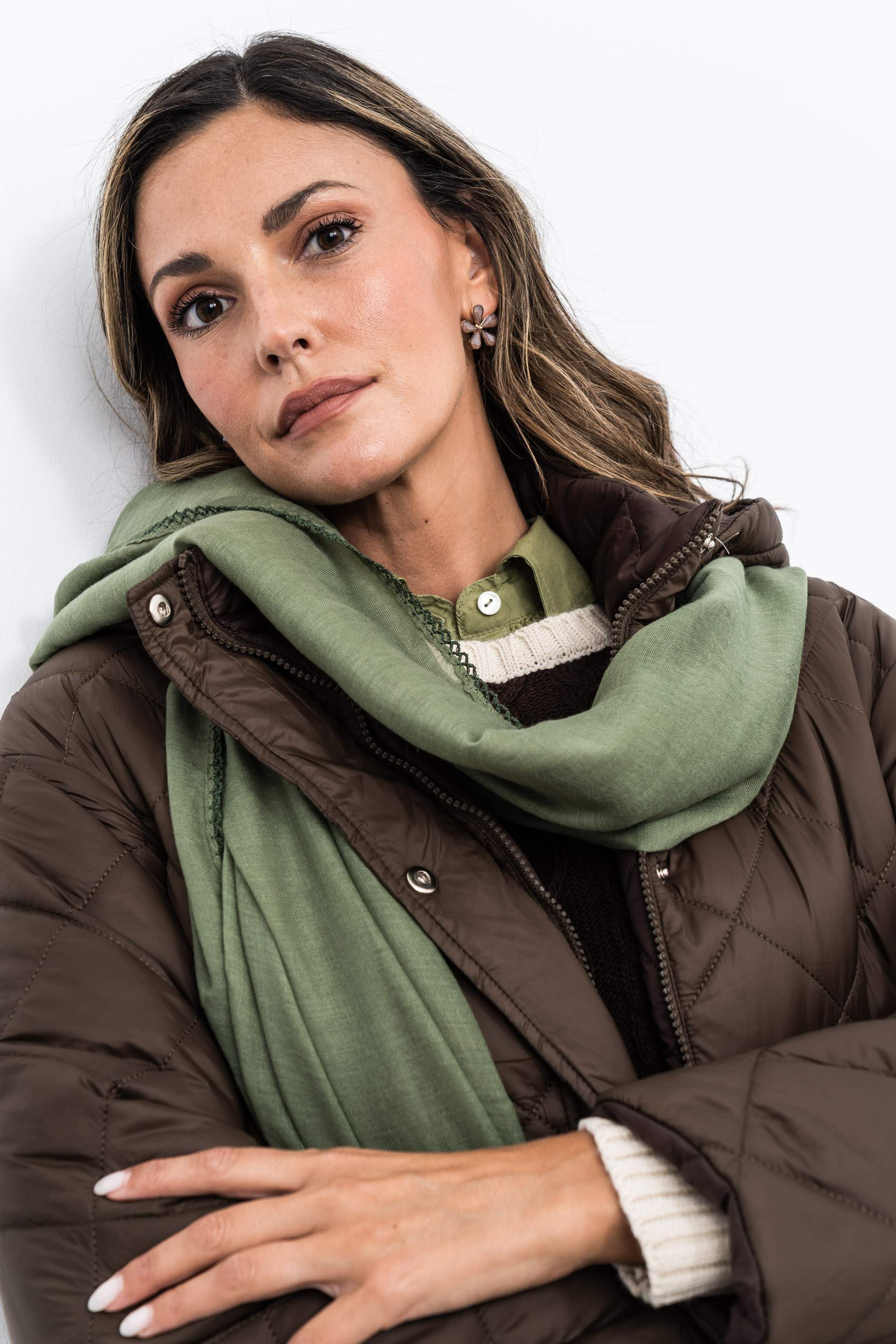 FOULARD LISO POMPONES OLIVA