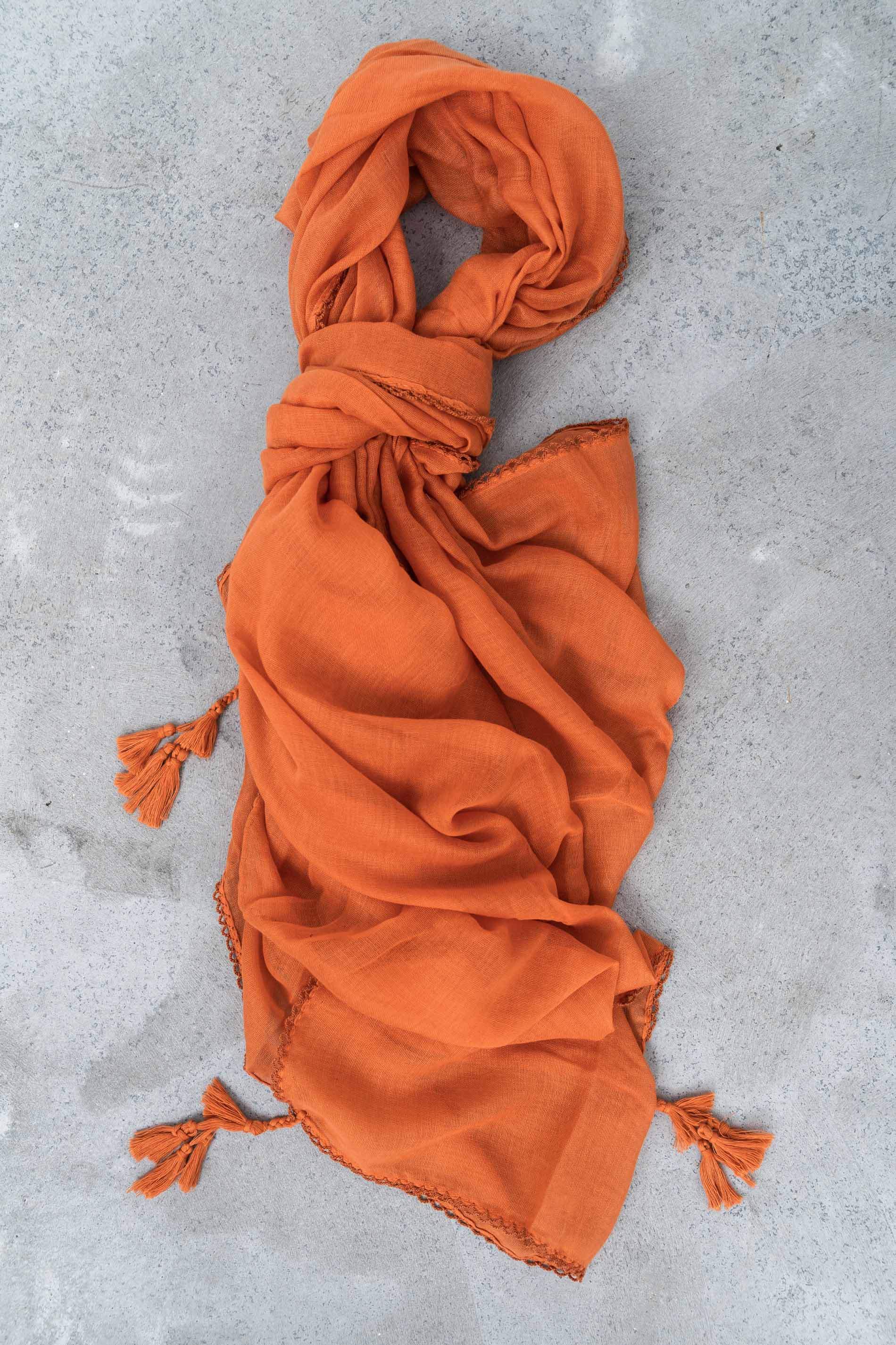 FOULARD LISO POMPONES CALDERA