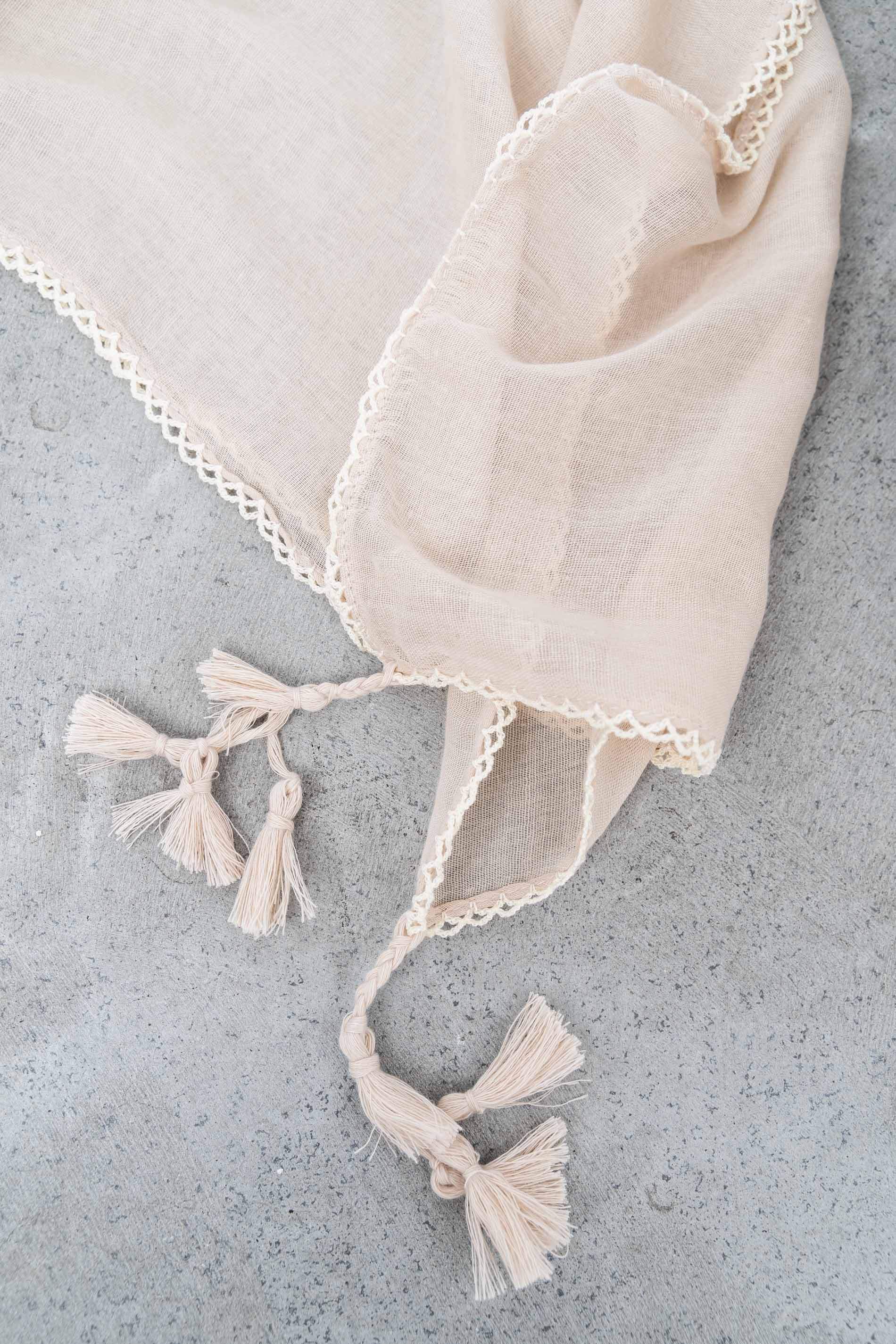 FOULARD LISO POMPONES MARFIL