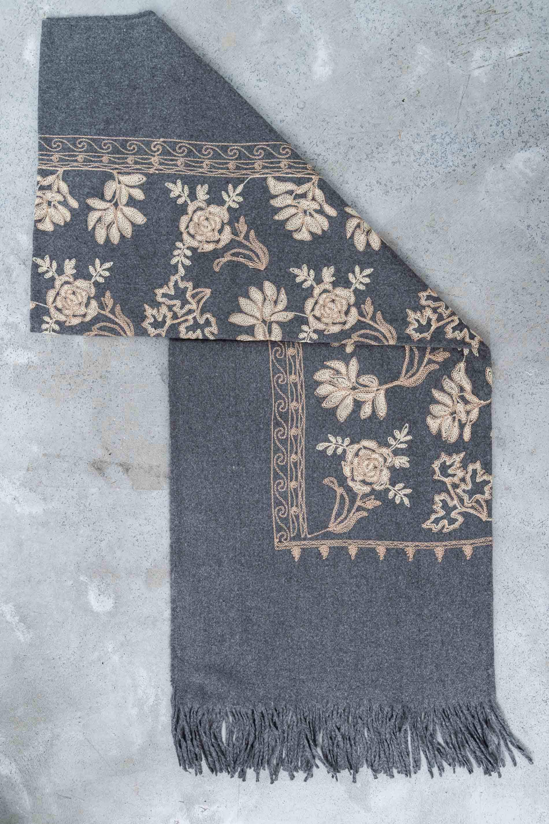 ESTOLA TODO BORDADOS GRIS