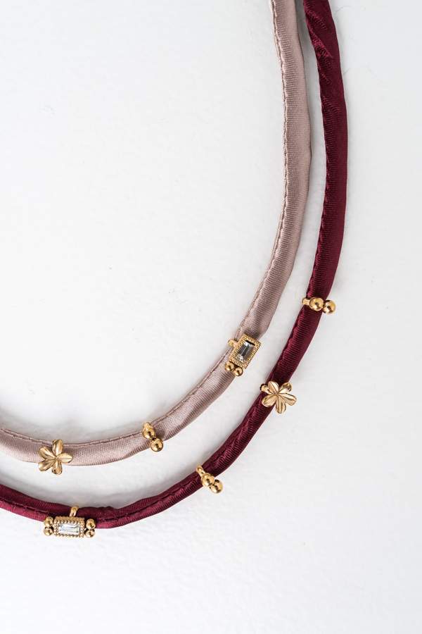 COLLAR TEJIDO DETALLES ENGARZADOS