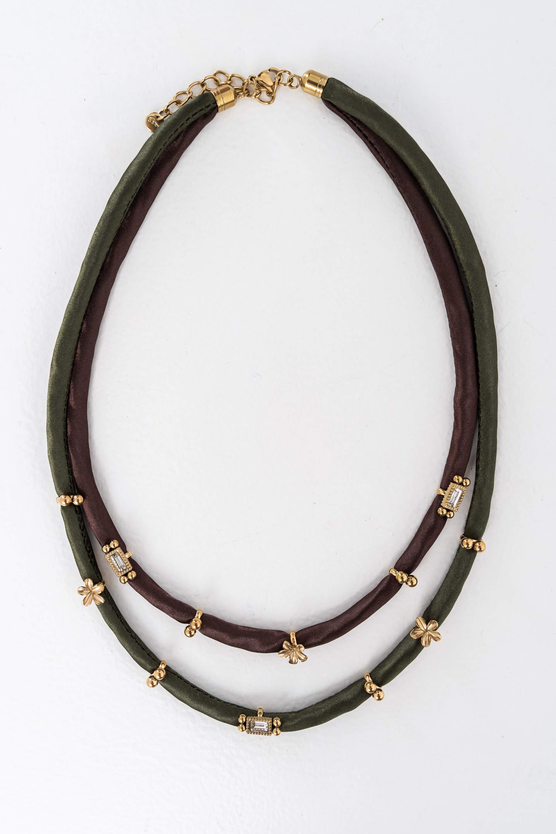 COLLAR TEJIDO DETALLES ENGARZADOS