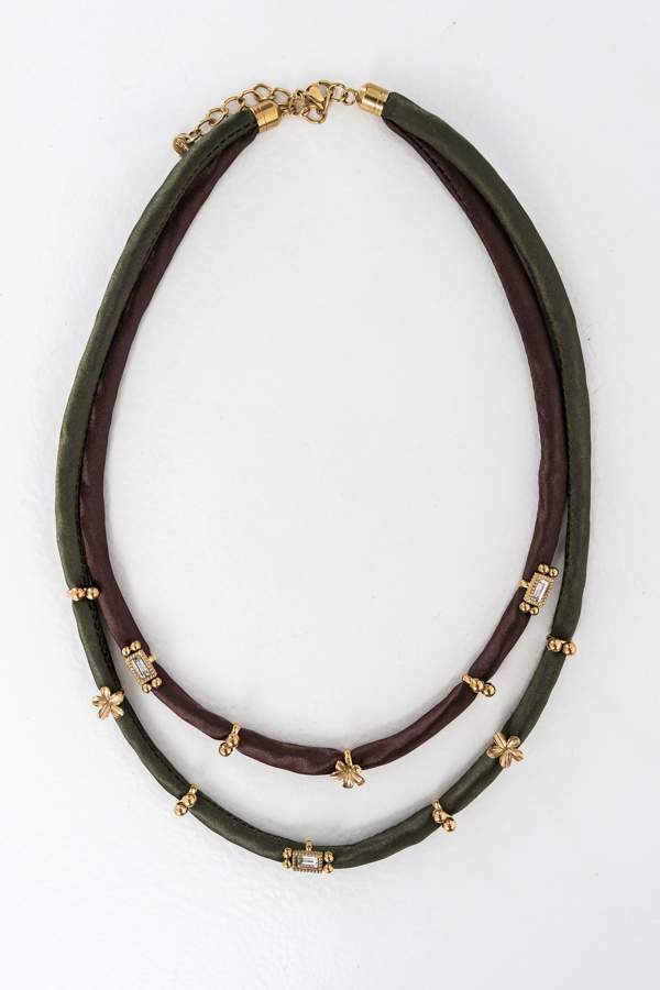 COLLAR TEJIDO DETALLES ENGARZADOS