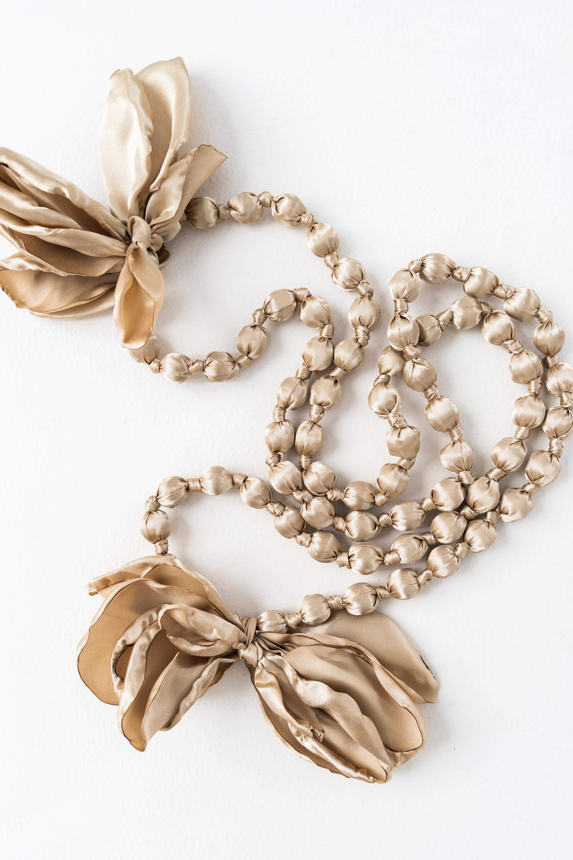 COLLAR FLOR TEJIDO